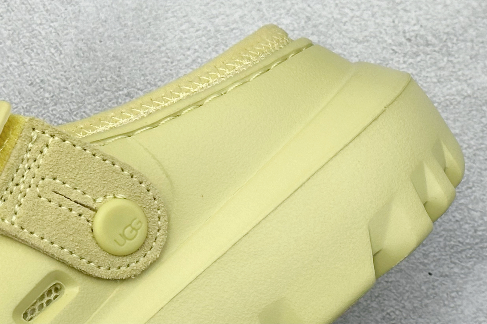 UGG GoldenGlow Slide 简约时尚 EVA 防磨一脚蹬拖鞋 1166912