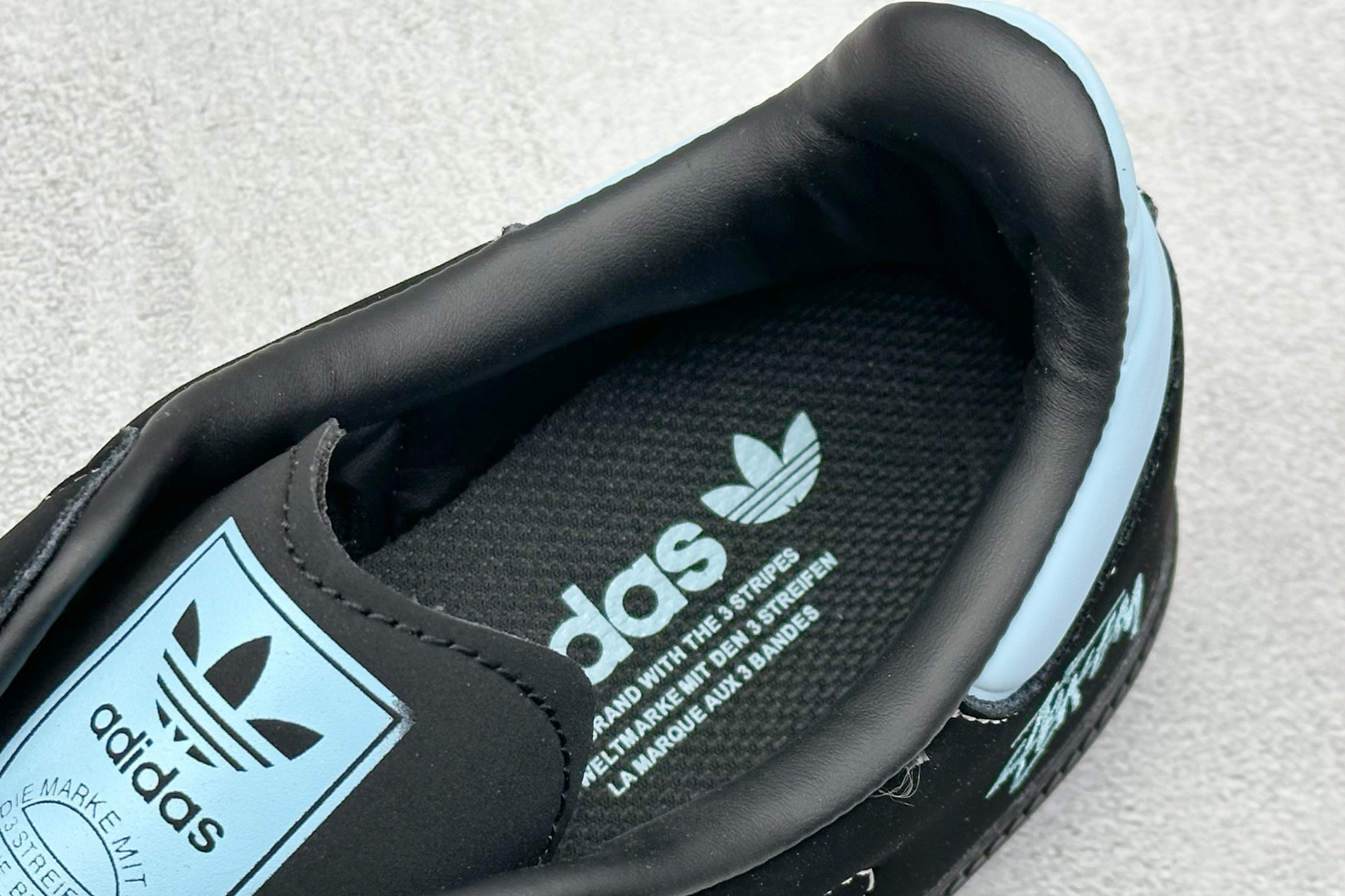 adidas originals Samba x Stussy 黑蓝 桑巴舞系列复古经典轻便板鞋 XR0003 adidas originals Samba x Stussy 黑蓝 桑巴舞系列复古经典轻便板鞋 XR0003