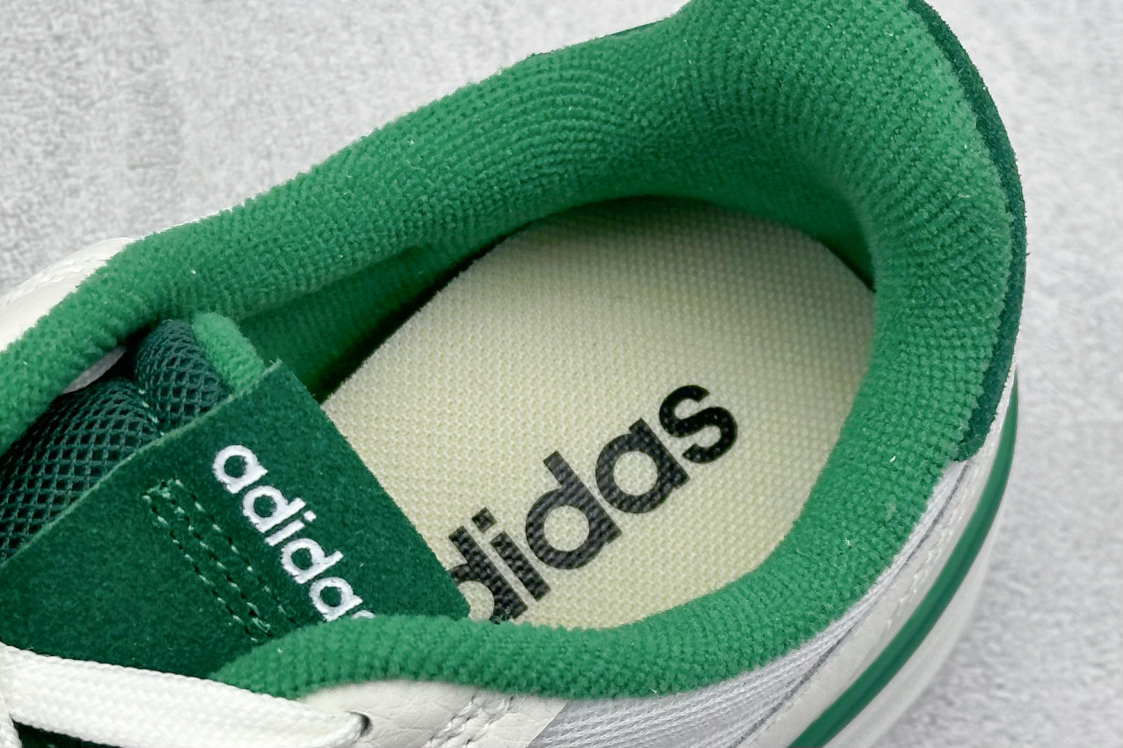 adidas Aspyre 校园休闲板鞋 海外渠道版 贴合前脚掌弧度适合多种脚型带来舒适脚感 JS0238