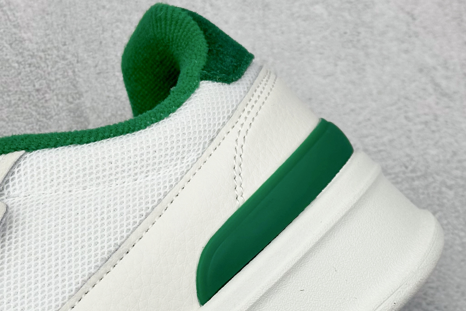 adidas Aspyre 校园休闲板鞋 海外渠道版 贴合前脚掌弧度适合多种脚型带来舒适脚感 JS0238