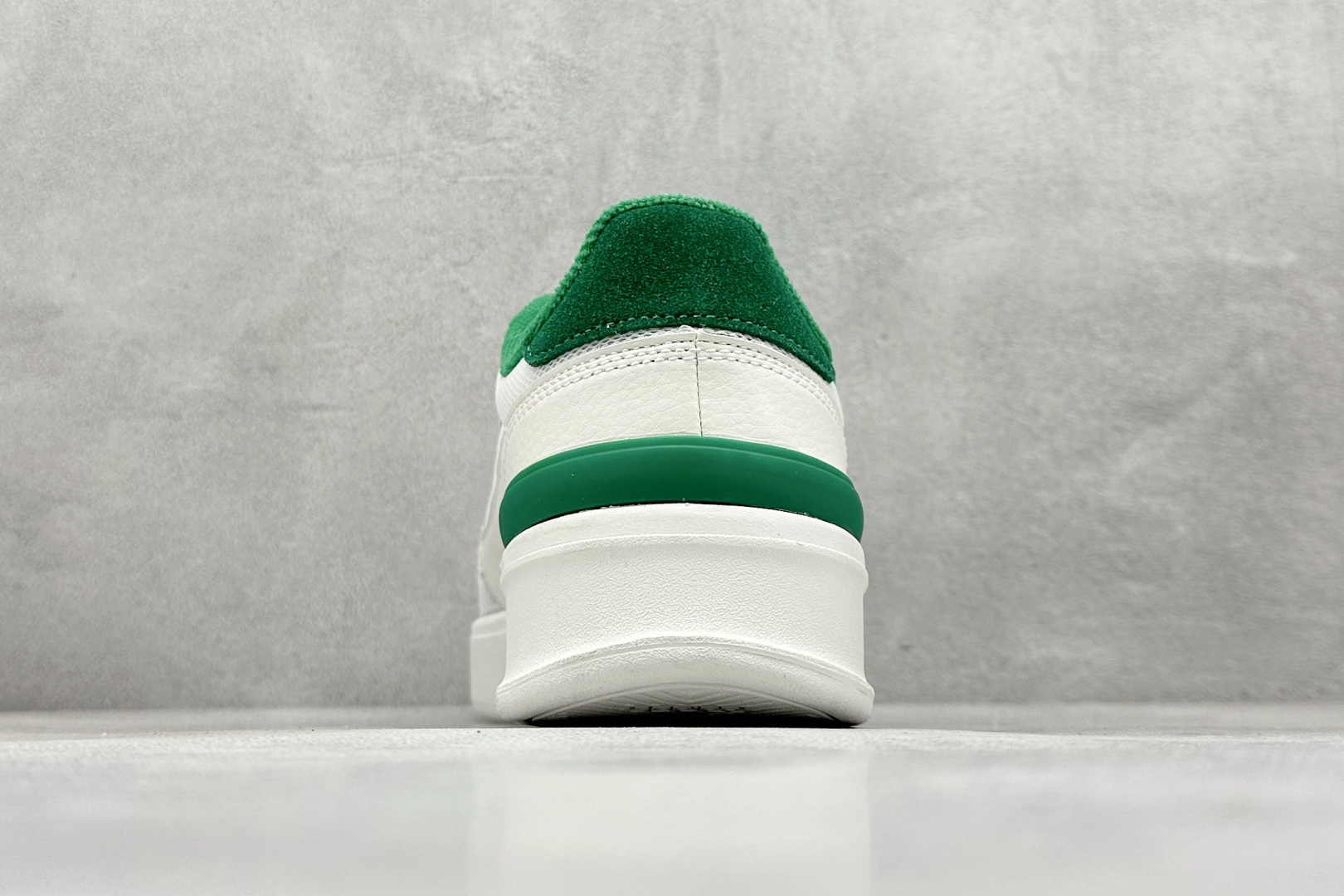 adidas Aspyre 校园休闲板鞋 海外渠道版 贴合前脚掌弧度适合多种脚型带来舒适脚感 JS0238