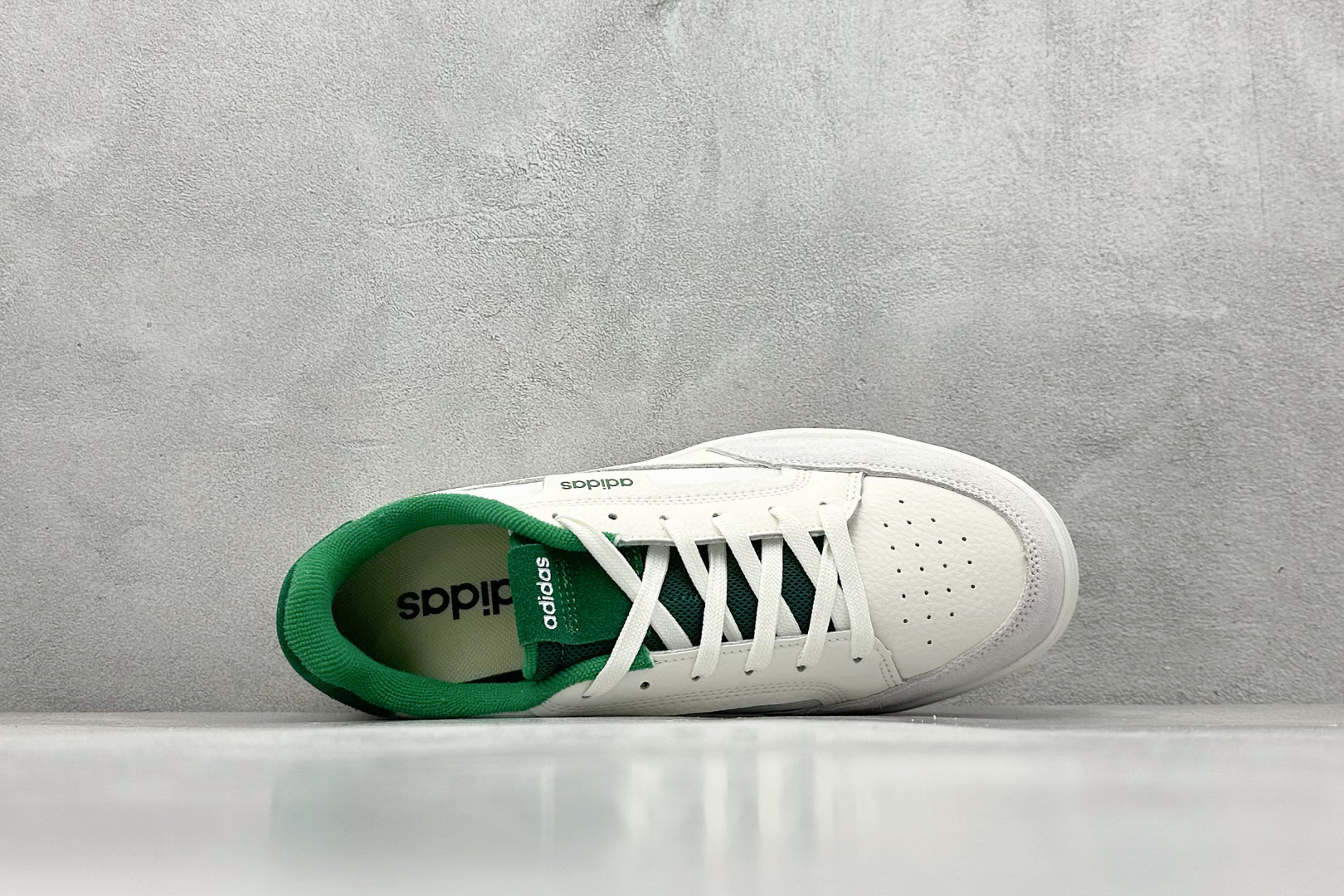 adidas Aspyre 校园休闲板鞋 海外渠道版 贴合前脚掌弧度适合多种脚型带来舒适脚感 JS0238