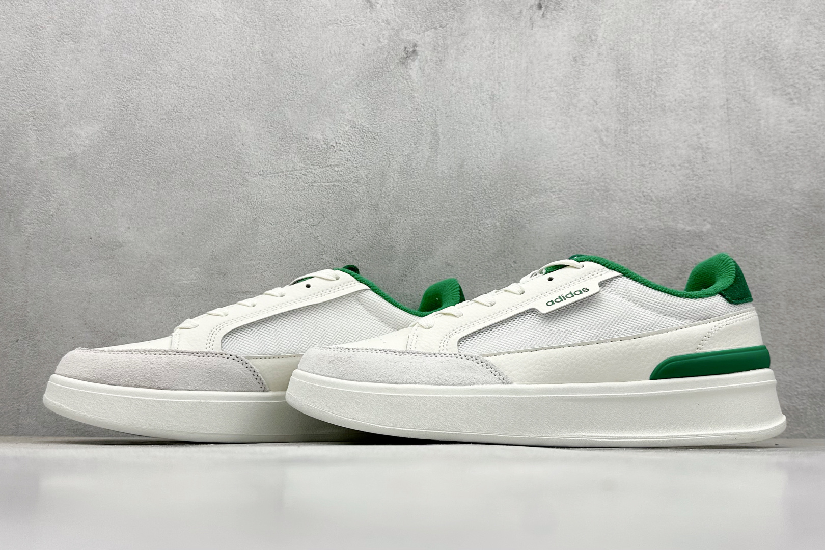 adidas Aspyre 校园休闲板鞋 海外渠道版 贴合前脚掌弧度适合多种脚型带来舒适脚感 JS0238