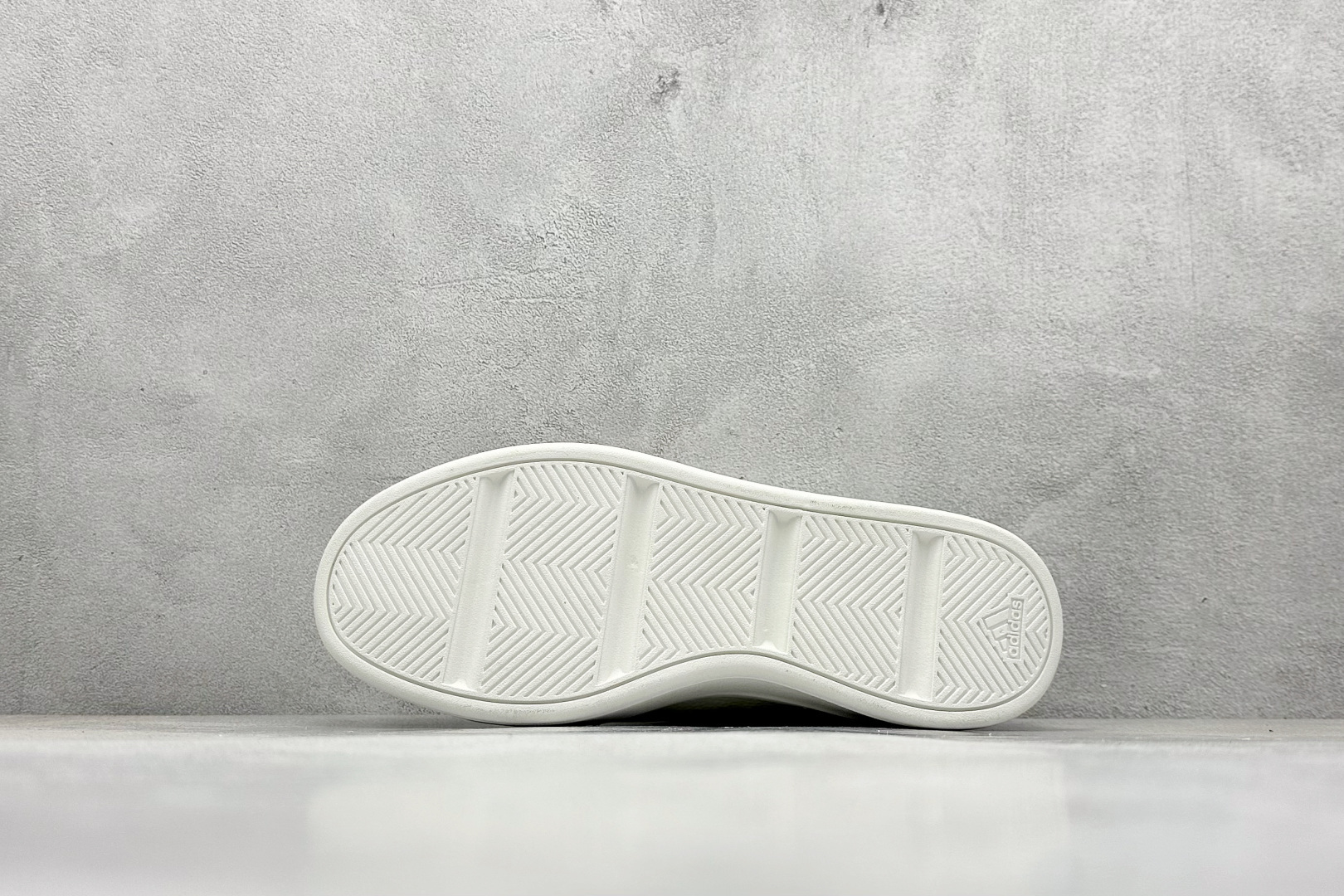 adidas Aspyre 校园休闲板鞋 海外渠道版 贴合前脚掌弧度适合多种脚型带来舒适脚感 JS0238