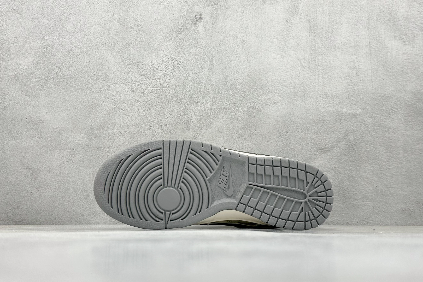 Nike SB Dunk Low x Stussy 米灰小钩绑带 SJ2068-310