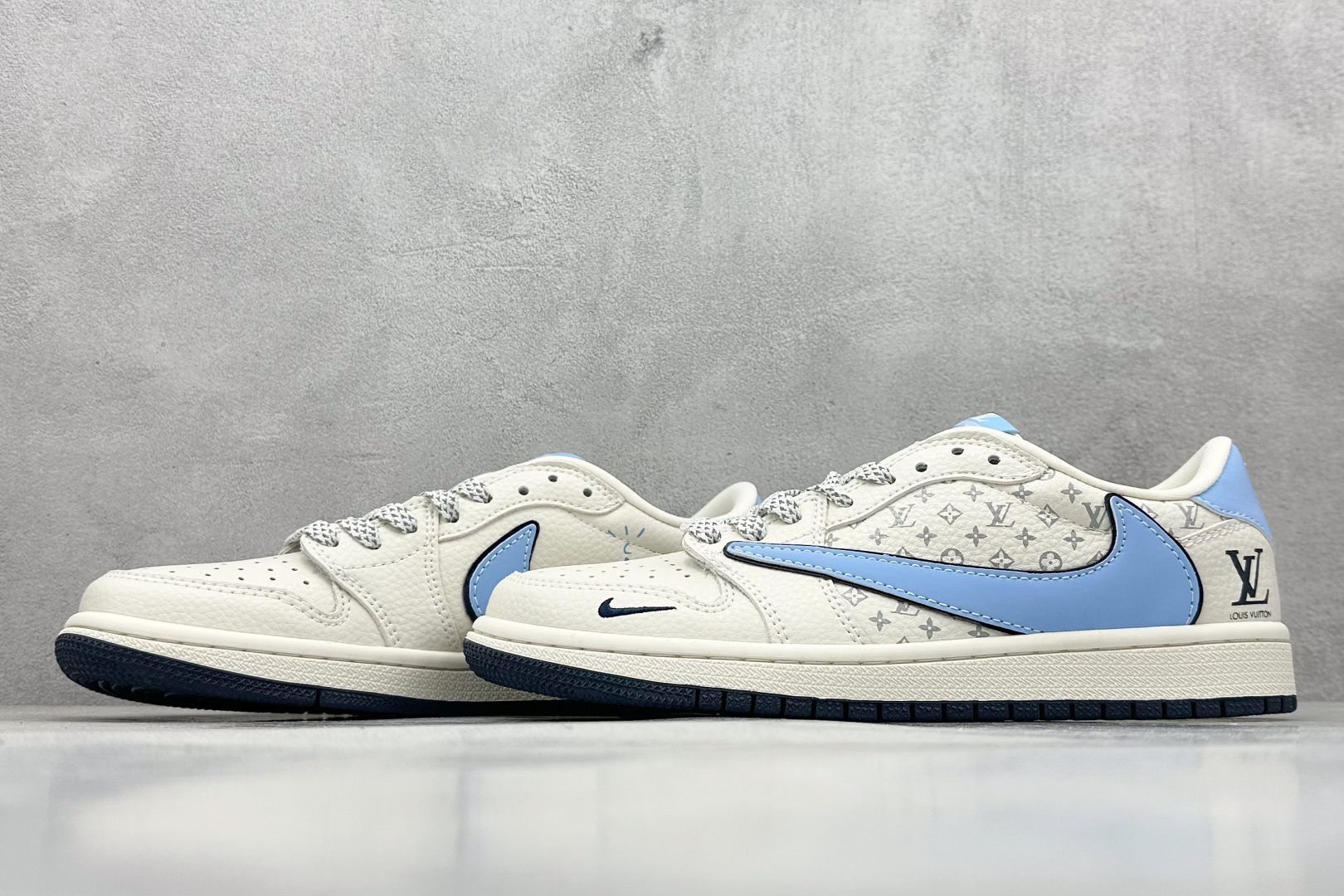 Travis Scott x Nike Air Jordan 1 Low x Stussy Air Jordan 1 Low 反转白蓝灰小勾满天星倒钩 XB1979-001 Travis Scott x Nike Air Jordan 1 Low x Stussy Air Jordan 1 Low 反转白蓝灰小勾满天星倒钩 XB1979-001