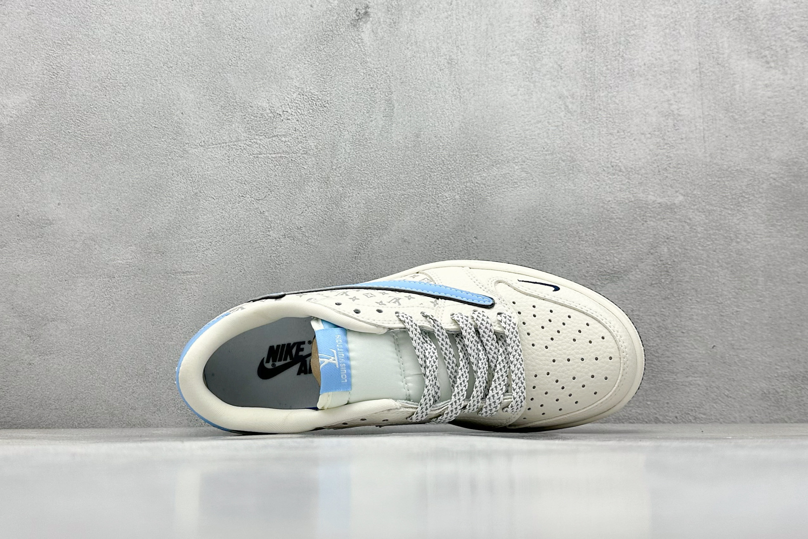 Travis Scott x Nike Air Jordan 1 Low x Stussy Air Jordan 1 Low 反转白蓝灰小勾满天星倒钩 XB1979-001 Travis Scott x Nike Air Jordan 1 Low x Stussy Air Jordan 1 Low 反转白蓝灰小勾满天星倒钩 XB1979-001