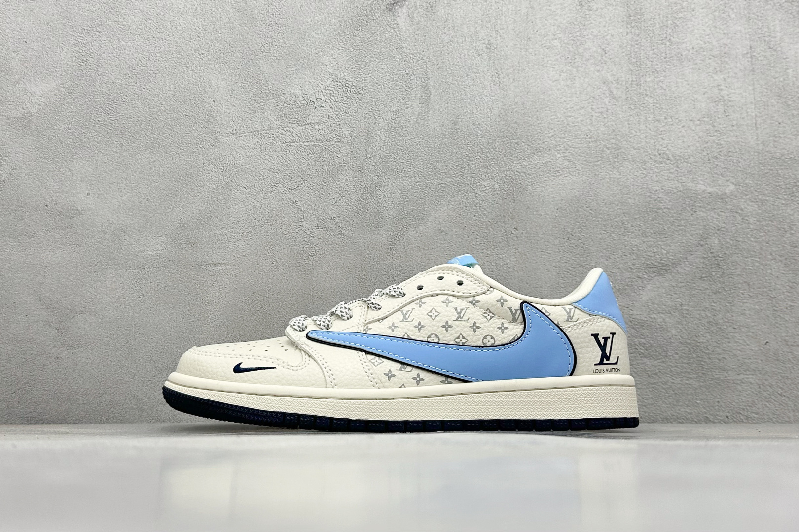 Travis Scott x Nike Air Jordan 1 Low x Stussy Air Jordan 1 Low 反转白蓝灰小勾满天星倒钩 XB1979-001 Travis Scott x Nike Air Jordan 1 Low x Stussy Air Jordan 1 Low 反转白蓝灰小勾满天星倒钩 XB1979-001