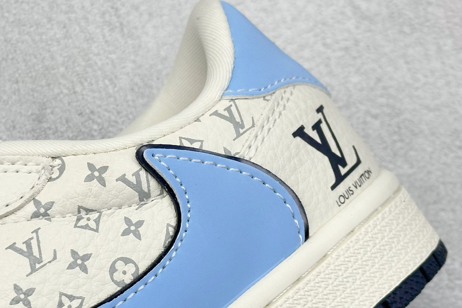 Travis Scott x Nike Air Jordan 1 Low x Stussy Air Jordan 1 Low 反转白蓝灰小勾满天星倒钩 XB1979-001 Travis Scott x Nike Air Jordan 1 Low x Stussy Air Jordan 1 Low 反转白蓝灰小勾满天星倒钩 XB1979-001