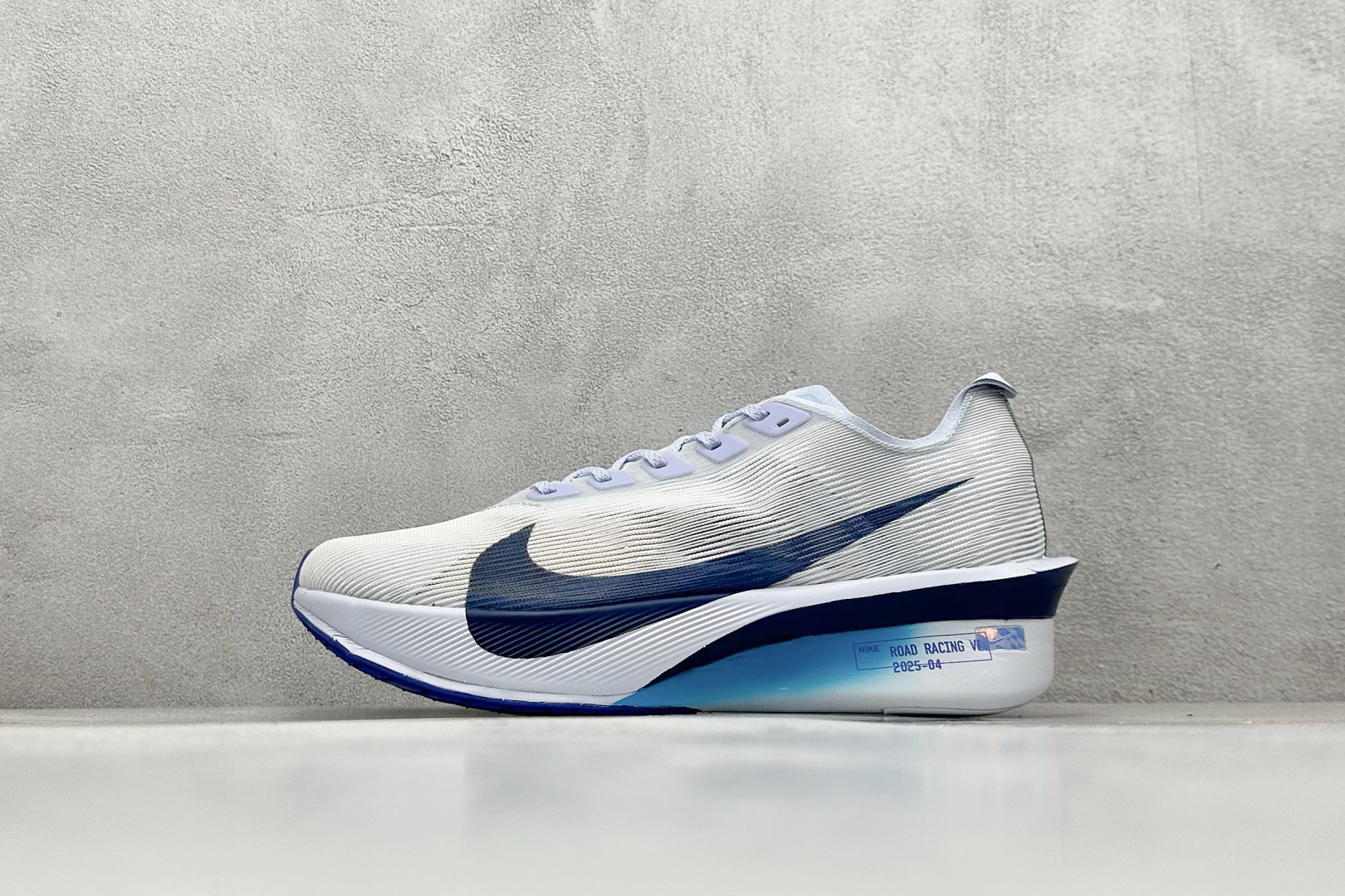 Nike ZoomX Vaporfly NEXT% 4 马拉松系列公路竞速超轻缓震跑步鞋 HF6414-001 Nike ZoomX Vaporfly NEXT% 4 马拉松系列公路竞速超轻缓震跑步鞋 HF6414-001