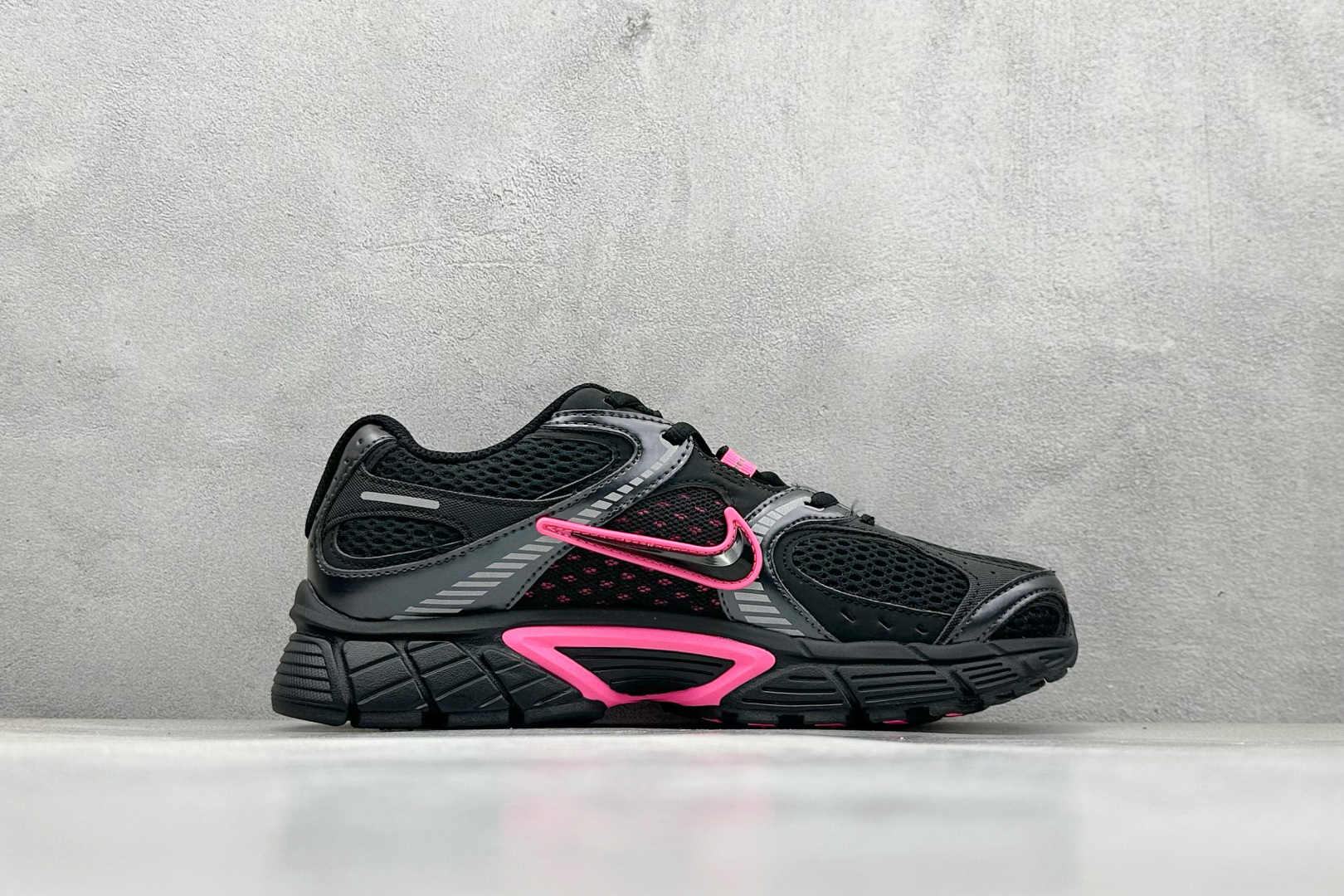 GS版 NK V5 RNR 舒适百搭跑步鞋 融合了复古与现代设计元素 HJ5528-007