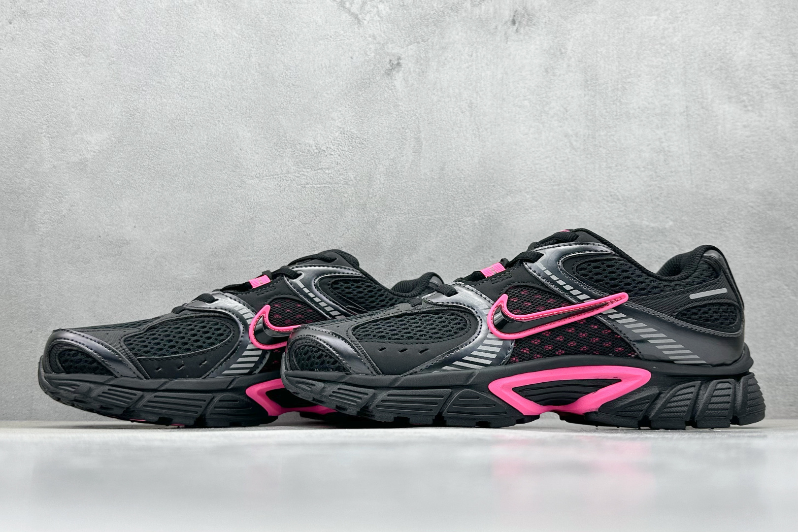 GS版 NK V5 RNR 舒适百搭跑步鞋 融合了复古与现代设计元素 HJ5528-007