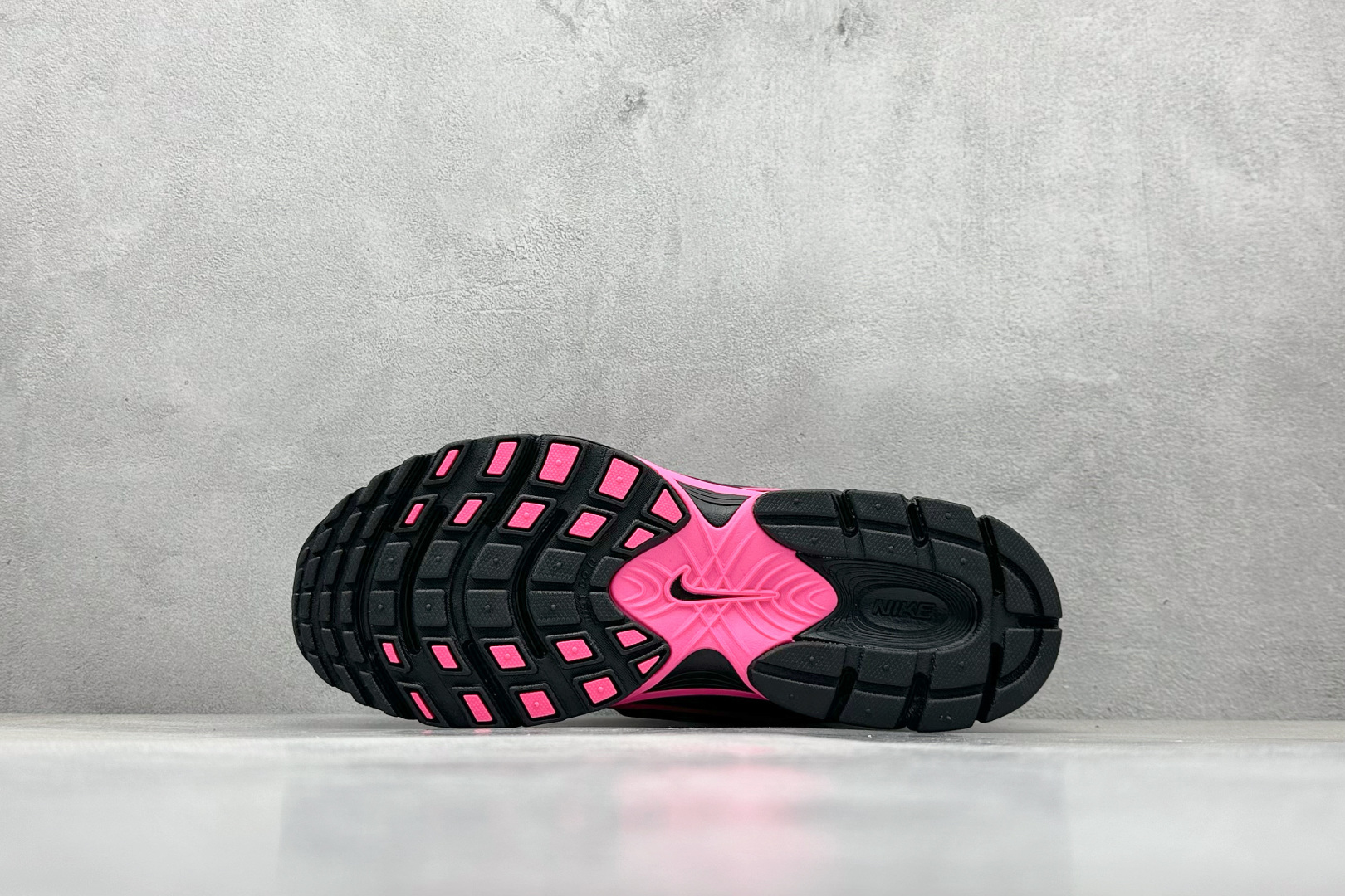 GS版 NK V5 RNR 舒适百搭跑步鞋 融合了复古与现代设计元素 HJ5528-007