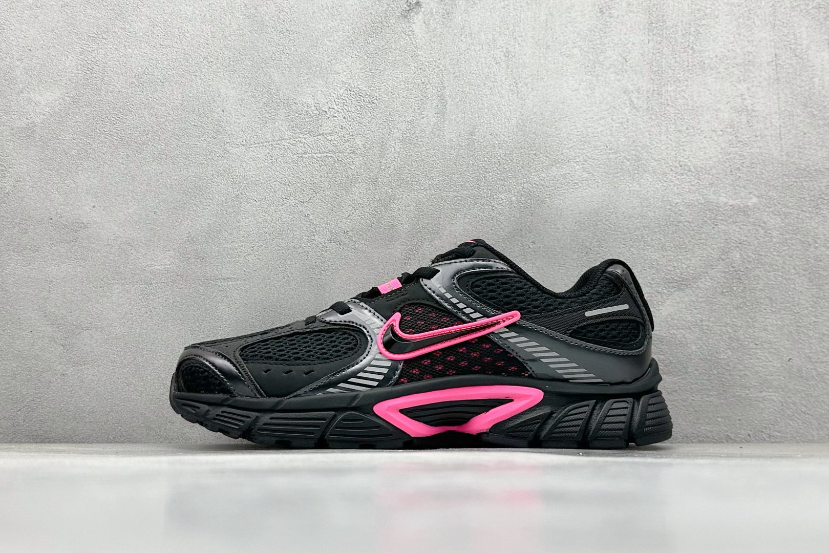 GS版 NK V5 RNR 舒适百搭跑步鞋 融合了复古与现代设计元素 HJ5528-007