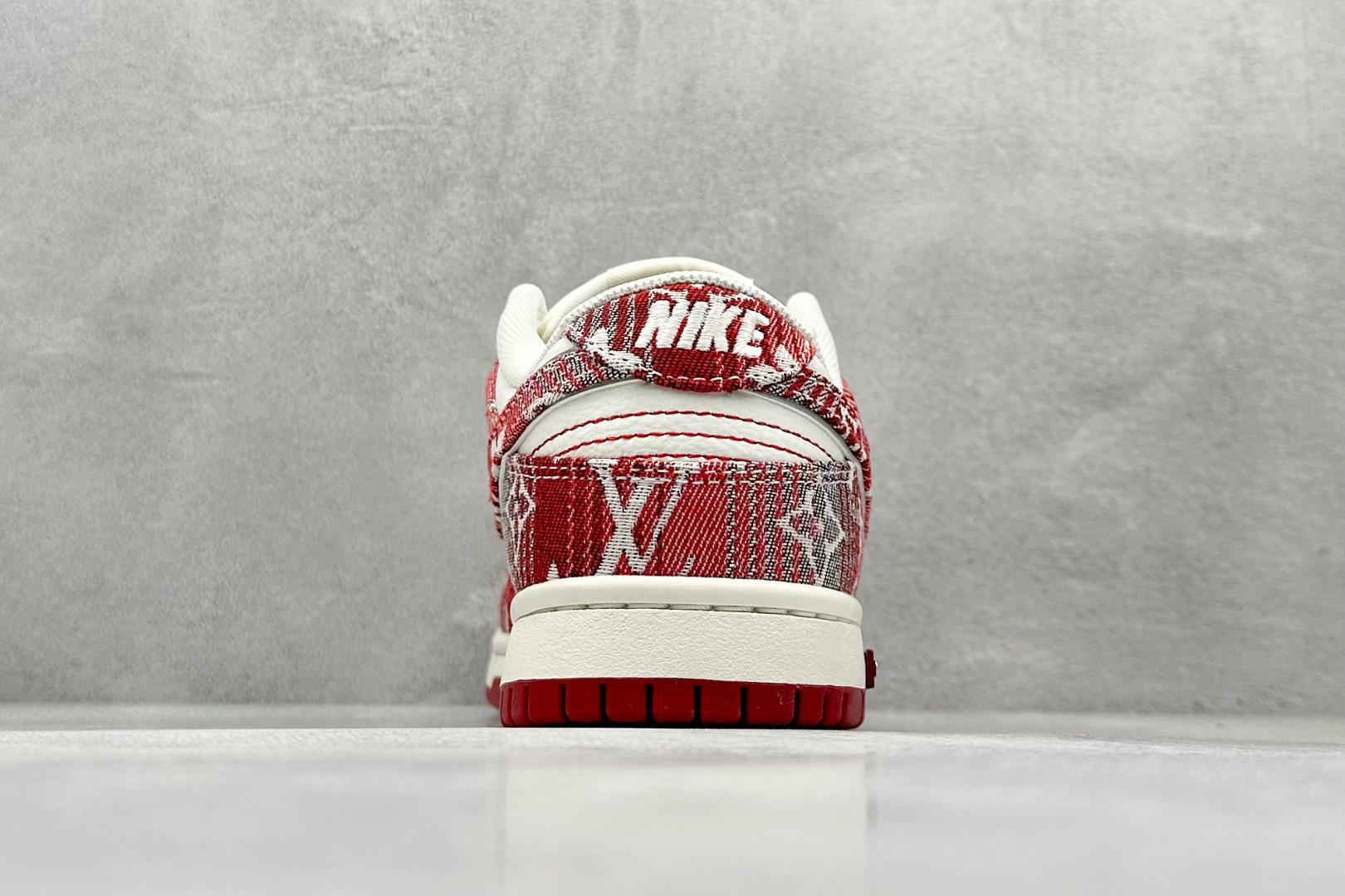 SC版Nike SB Dunk Low LV联名 灰红牛仔 周年高端定制 低帮休闲板鞋 SC9772-809