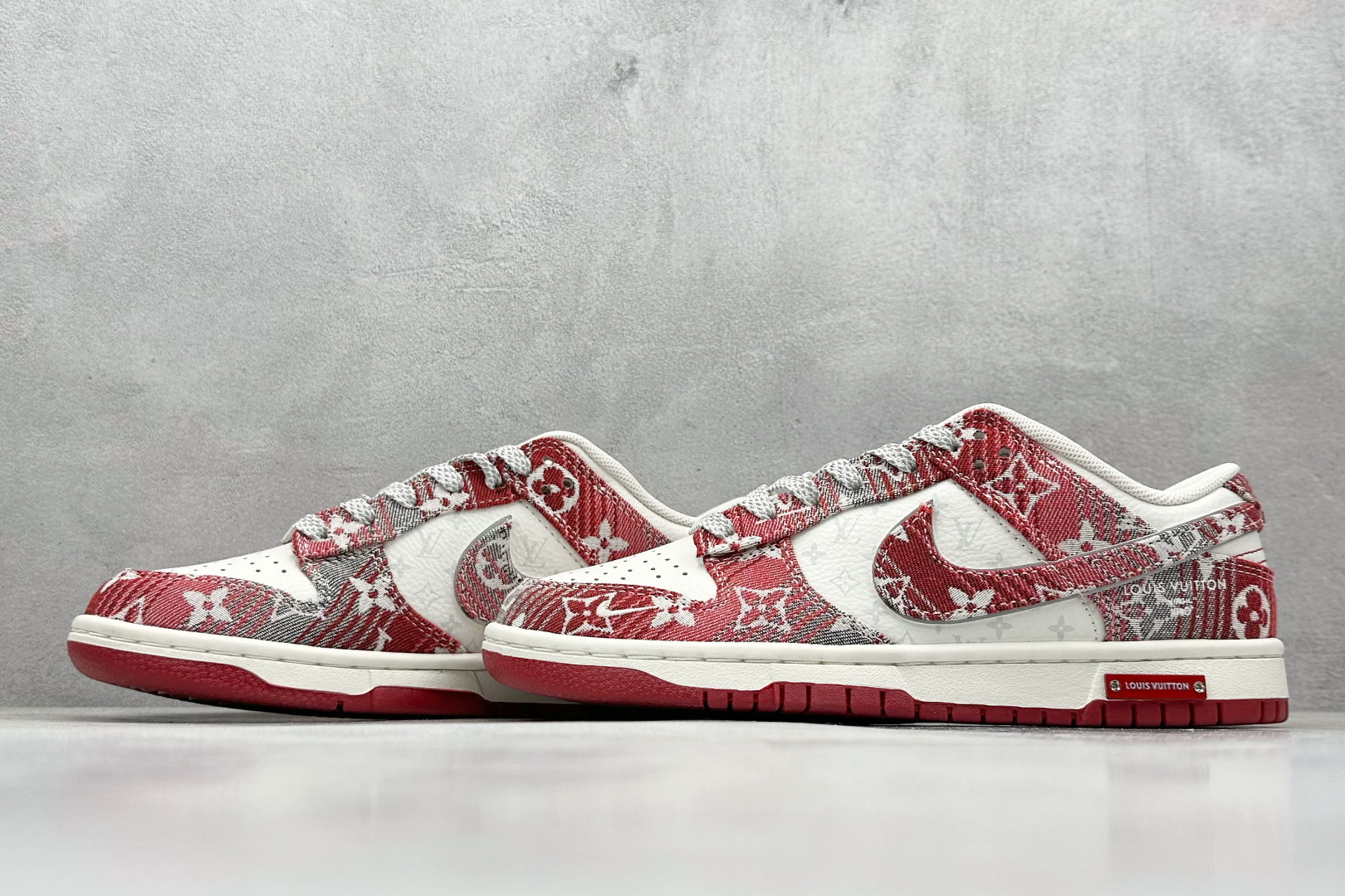 SC版Nike SB Dunk Low LV联名 灰红牛仔 周年高端定制 低帮休闲板鞋 SC9772-809