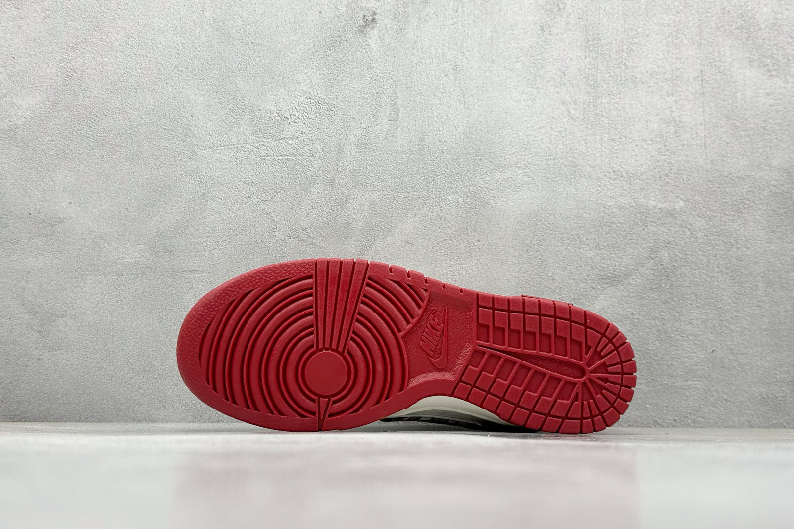 SC版Nike SB Dunk Low LV联名 灰红牛仔 周年高端定制 低帮休闲板鞋 SC9772-809