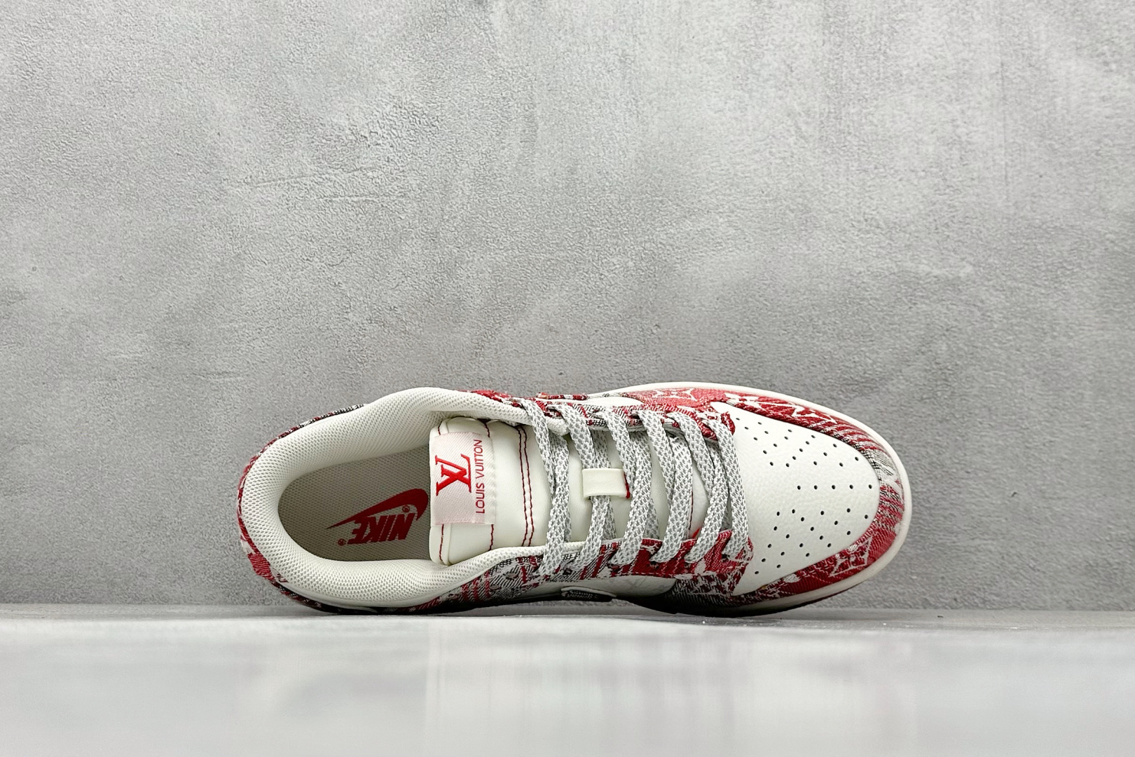 SC版Nike SB Dunk Low LV联名 灰红牛仔 周年高端定制 低帮休闲板鞋 SC9772-809