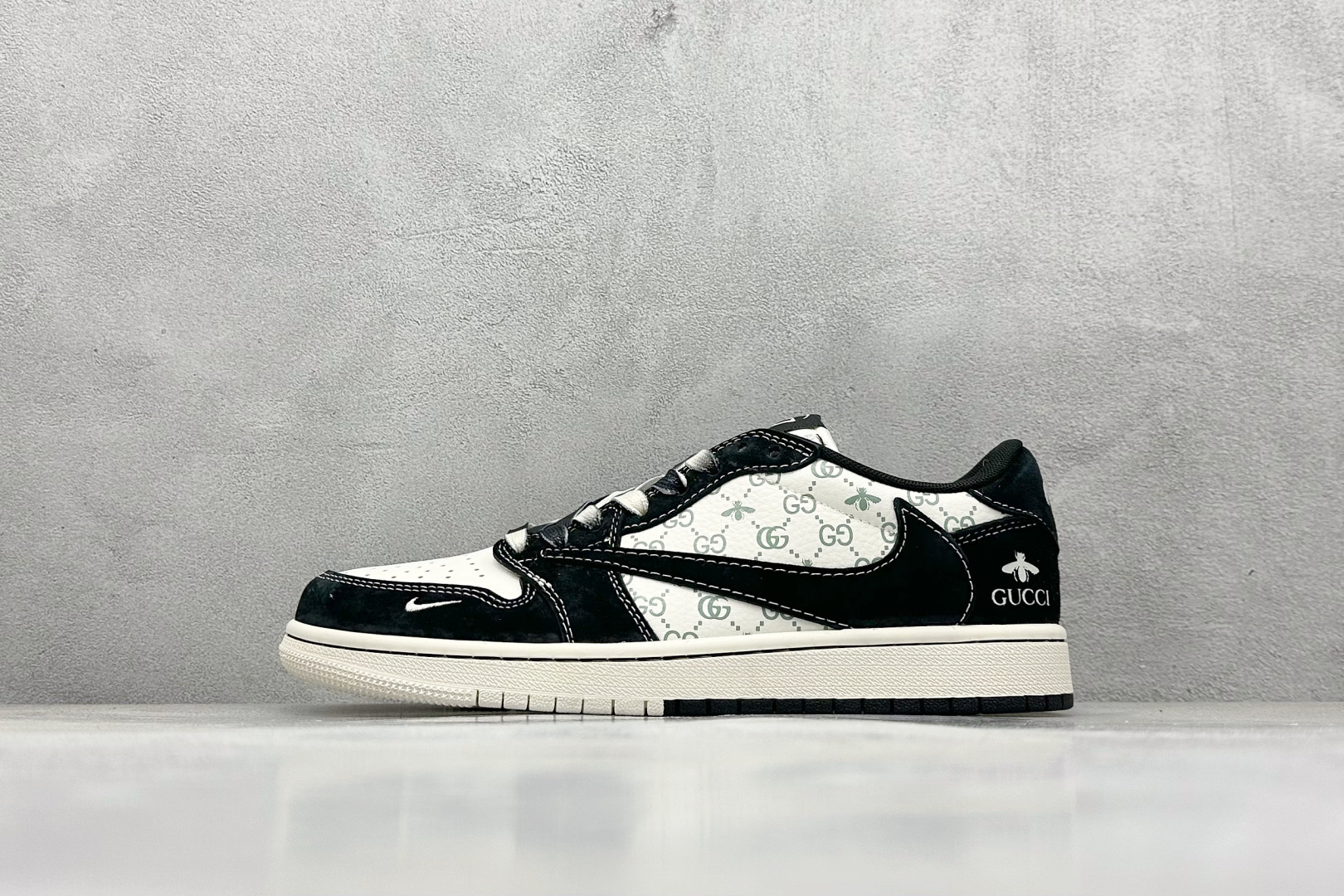 XC版Travis Scott x Nike Air Jordan 1 Low x GUCCI Air Jordan 1 Low 反转黑白小钩倒钩 SJ2068-139 XC版Travis Scott x Nike Air Jordan 1 Low x GUCCI Air Jordan 1 Low 反转黑白小钩倒钩 SJ2068-139