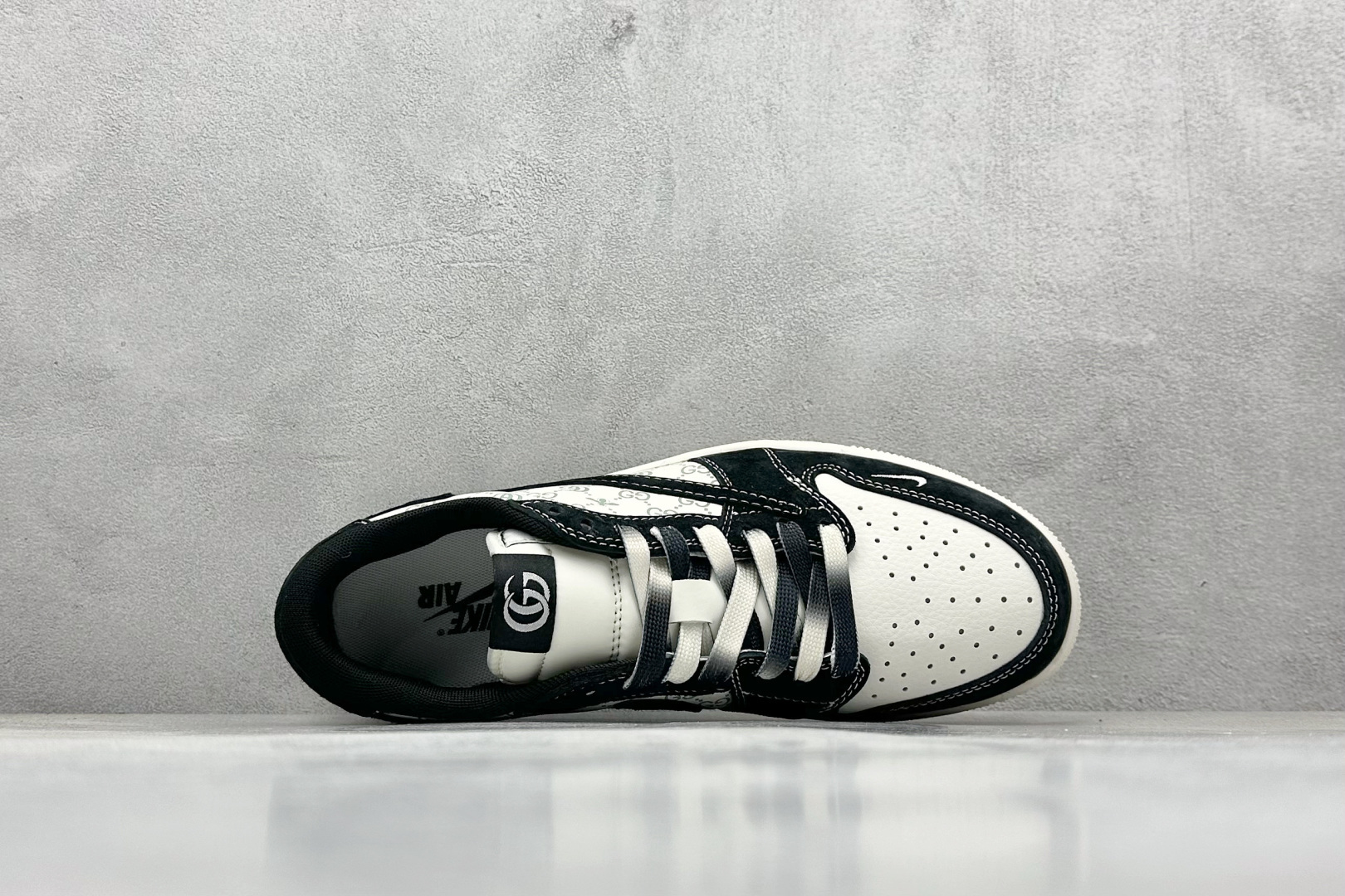 XC版Travis Scott x Nike Air Jordan 1 Low x GUCCI Air Jordan 1 Low 反转黑白小钩倒钩 SJ2068-139 XC版Travis Scott x Nike Air Jordan 1 Low x GUCCI Air Jordan 1 Low 反转黑白小钩倒钩 SJ2068-139