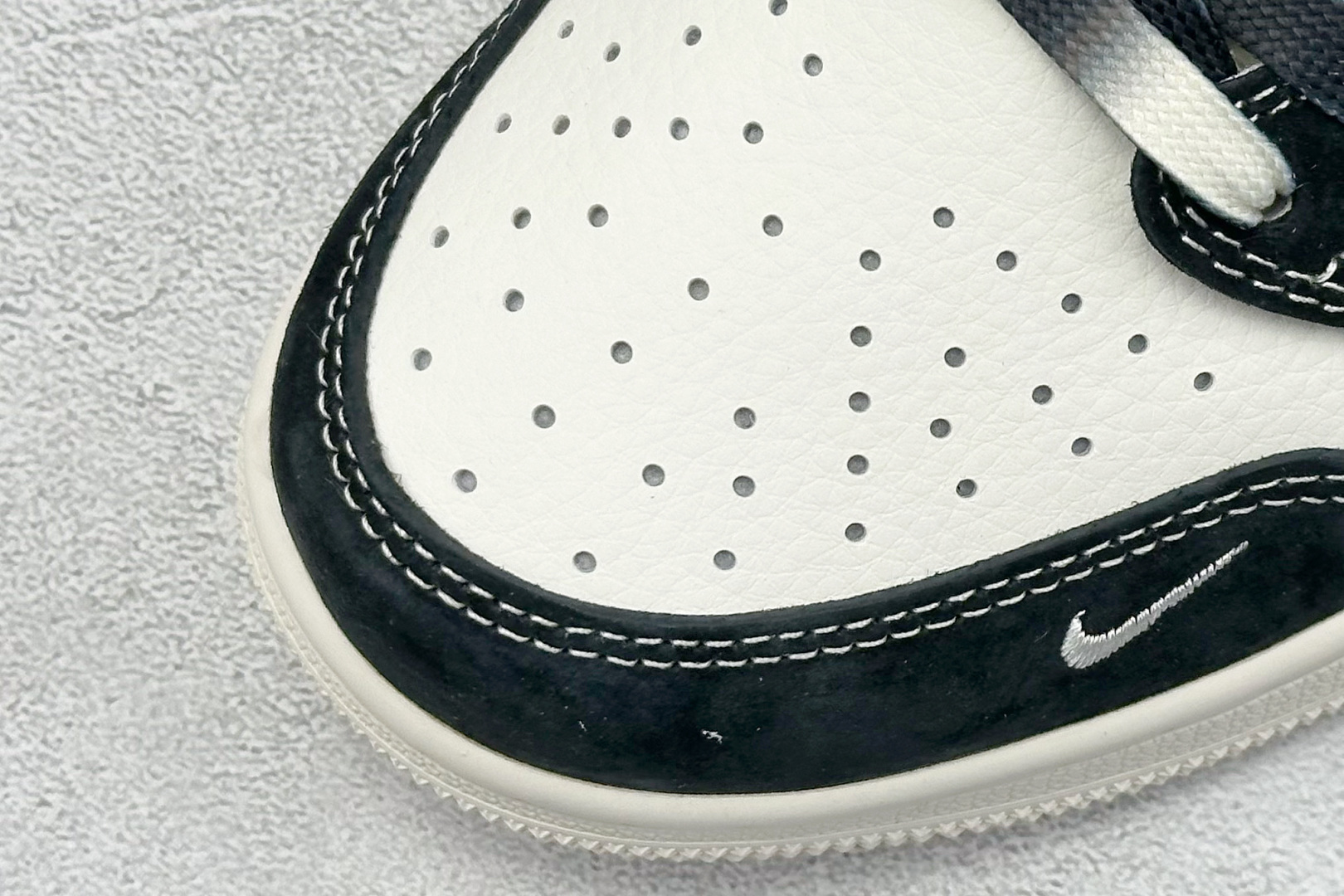 XC版Travis Scott x Nike Air Jordan 1 Low x GUCCI Air Jordan 1 Low 反转黑白小钩倒钩 SJ2068-139 XC版Travis Scott x Nike Air Jordan 1 Low x GUCCI Air Jordan 1 Low 反转黑白小钩倒钩 SJ2068-139