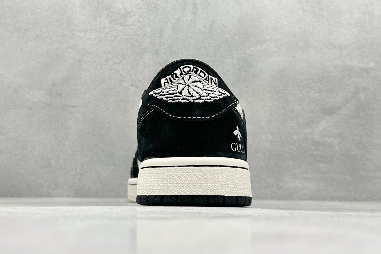 XC版Travis Scott x Nike Air Jordan 1 Low x GUCCI Air Jordan 1 Low 反转黑白小钩倒钩 SJ2068-139 XC版Travis Scott x Nike Air Jordan 1 Low x GUCCI Air Jordan 1 Low 反转黑白小钩倒钩 SJ2068-139