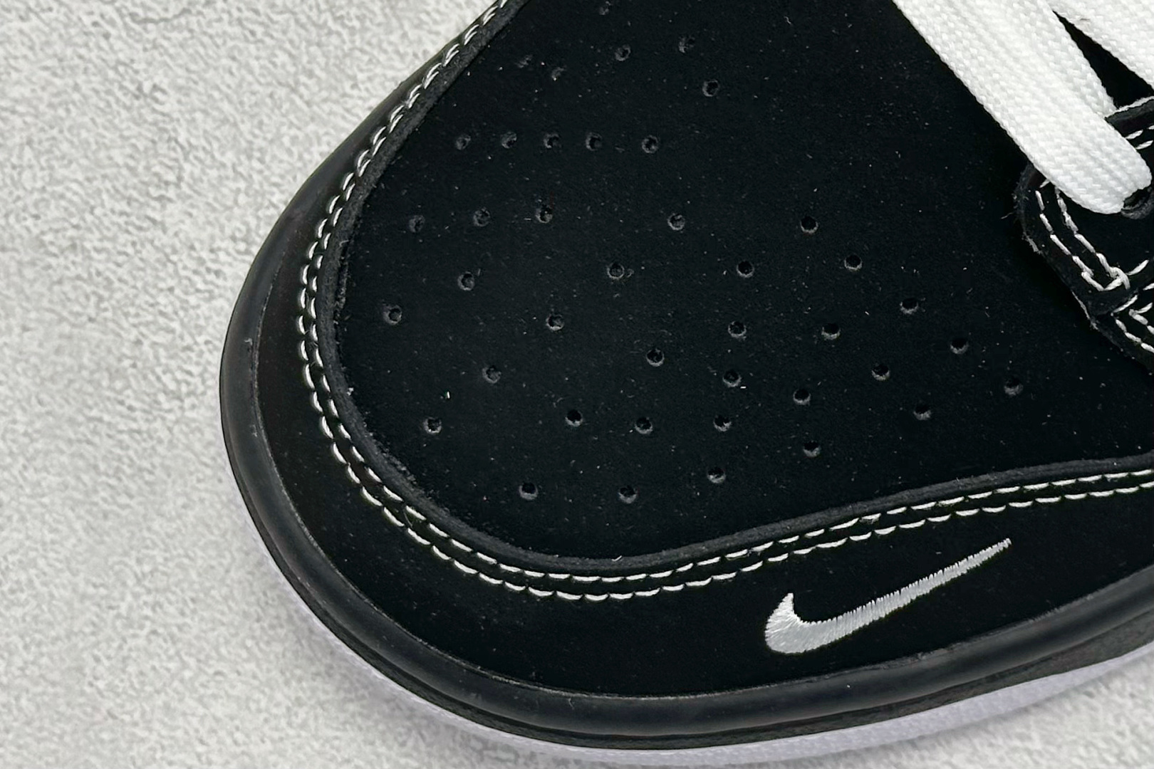 XC版Nike SB Dunk Low 全黑白勾 周年高端定制 低帮休闲板鞋 LW1818-117 XC版Nike SB Dunk Low 全黑白勾 周年高端定制 低帮休闲板鞋 LW1818-117