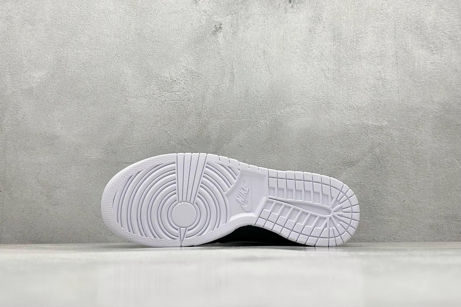 XC版Nike SB Dunk Low 全黑白勾 周年高端定制 低帮休闲板鞋 LW1818-117 XC版Nike SB Dunk Low 全黑白勾 周年高端定制 低帮休闲板鞋 LW1818-117