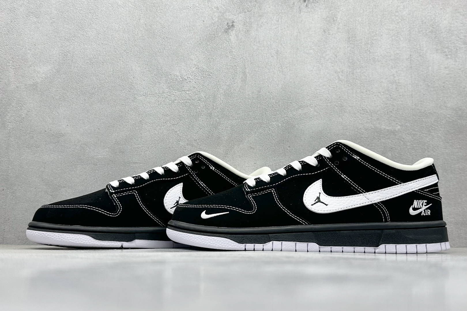 XC版Nike SB Dunk Low 全黑白勾 周年高端定制 低帮休闲板鞋 LW1818-117 XC版Nike SB Dunk Low 全黑白勾 周年高端定制 低帮休闲板鞋 LW1818-117
