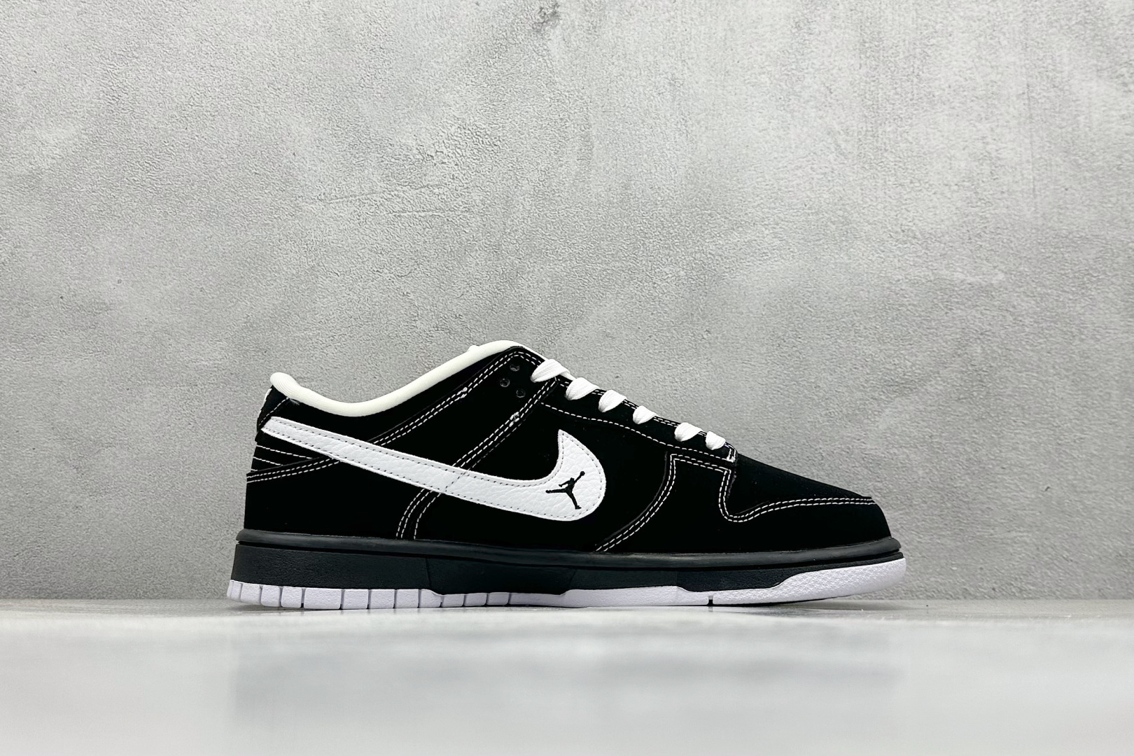 XC版Nike SB Dunk Low 全黑白勾 周年高端定制 低帮休闲板鞋 LW1818-117 XC版Nike SB Dunk Low 全黑白勾 周年高端定制 低帮休闲板鞋 LW1818-117