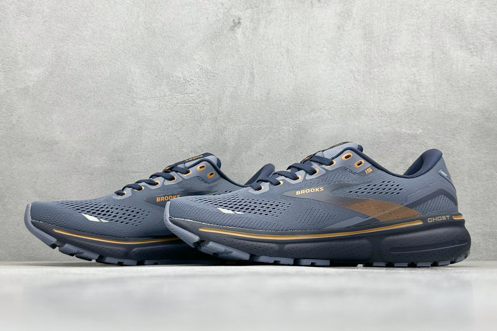 💰200
Brooks Ghost 15代 布鲁克斯 系列低帮透气缓震支撑休闲运动慢跑鞋
#采用改进工程空气网眼组合热熔工艺 鞋面材质搭载DNA LOFT V2密度泡棉缓震系统 中底外置防滑耐磨橡胶底片 回归个性化跑姿
货号:110393 1D 025
尺码:36-46
编码:31