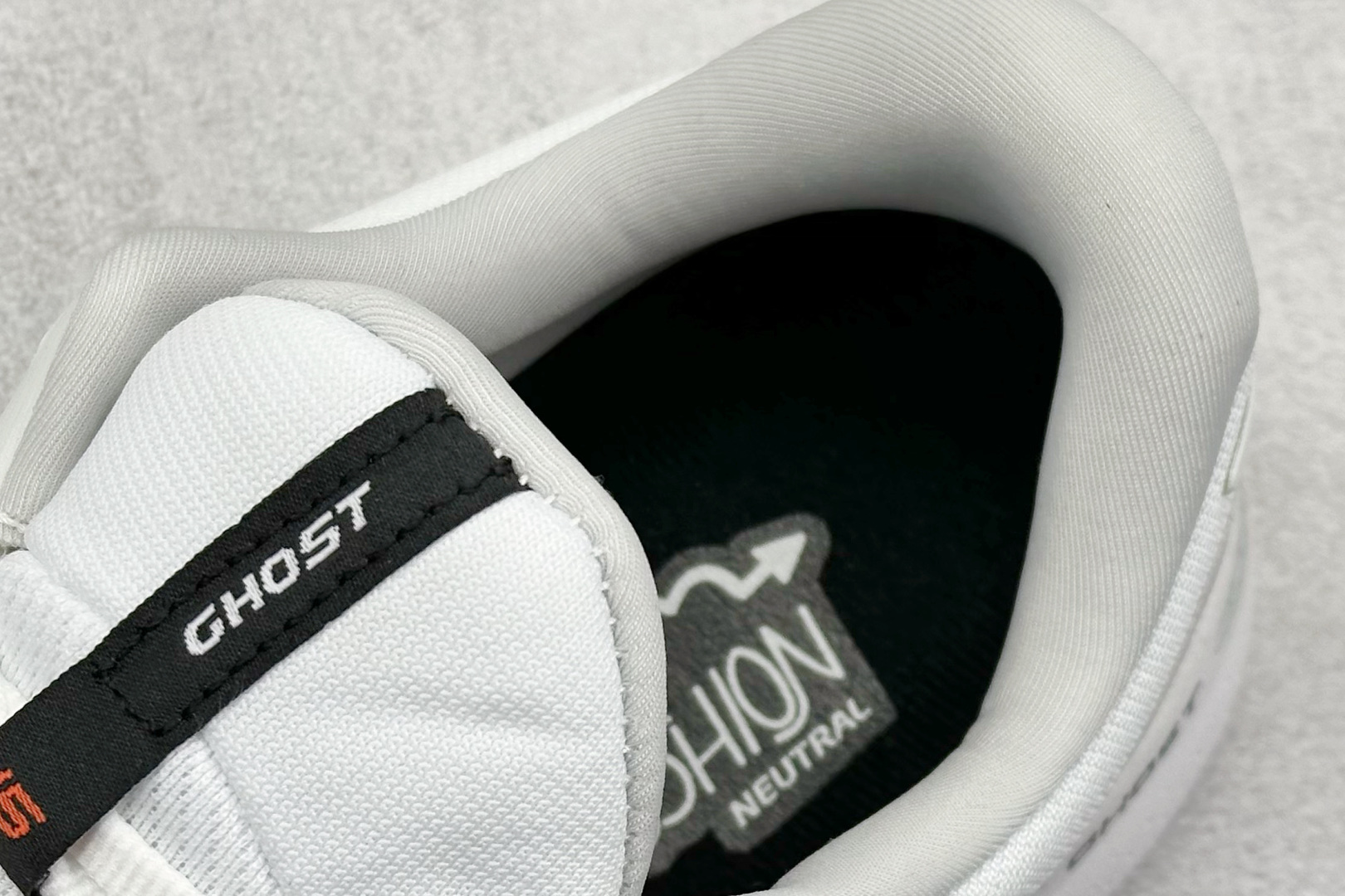 Brooks Ghost 15代 布鲁克斯 系列低帮透气缓震支撑休闲运动慢跑鞋 110393 1D 184 Brooks Ghost 15代 布鲁克斯 系列低帮透气缓震支撑休闲运动慢跑鞋 110393 1D 184