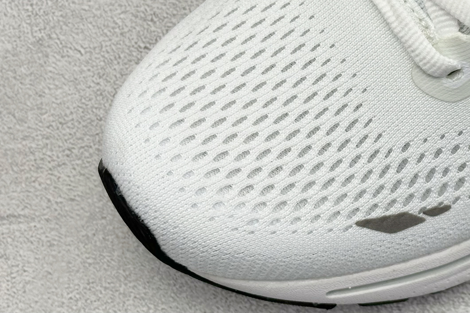 Brooks Ghost 15代 布鲁克斯 系列低帮透气缓震支撑休闲运动慢跑鞋 110393 1D 184 Brooks Ghost 15代 布鲁克斯 系列低帮透气缓震支撑休闲运动慢跑鞋 110393 1D 184