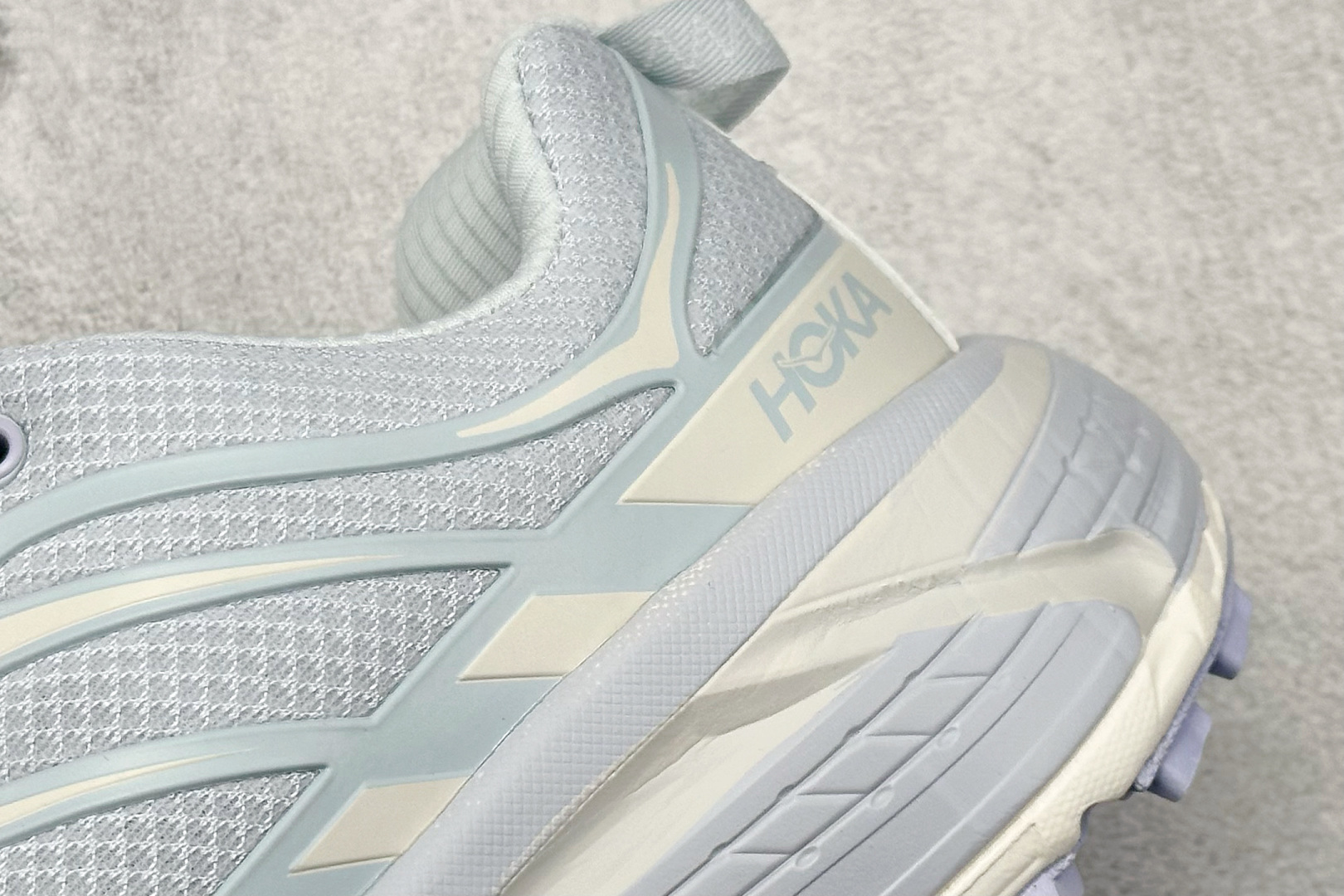 💰200
Hoka Mafate Speed 2 马法特二代超轻厚底轻量山地跑步鞋
#轻量化材料Fresh Foam。超轻量中底全部用料过3C认证! 滚动平衡科技减少33%能量消耗 !第二代Mafate更是延续精髓设计,并调整了整体的鞋型,修身的鞋型,更加灵巧的感觉一下子来了。外底韧弹感十足的EVA泡绵,结合Vibram橡胶大底,性能稳定输出,无论是平时穿着还是在潮湿的梅雨季节跑步,都是非常优秀的搭配。
货号:1141572
尺码:36 36.5 37 38 38.5 39 40 40.5 41 42 42.5 43 44 45
编码:29