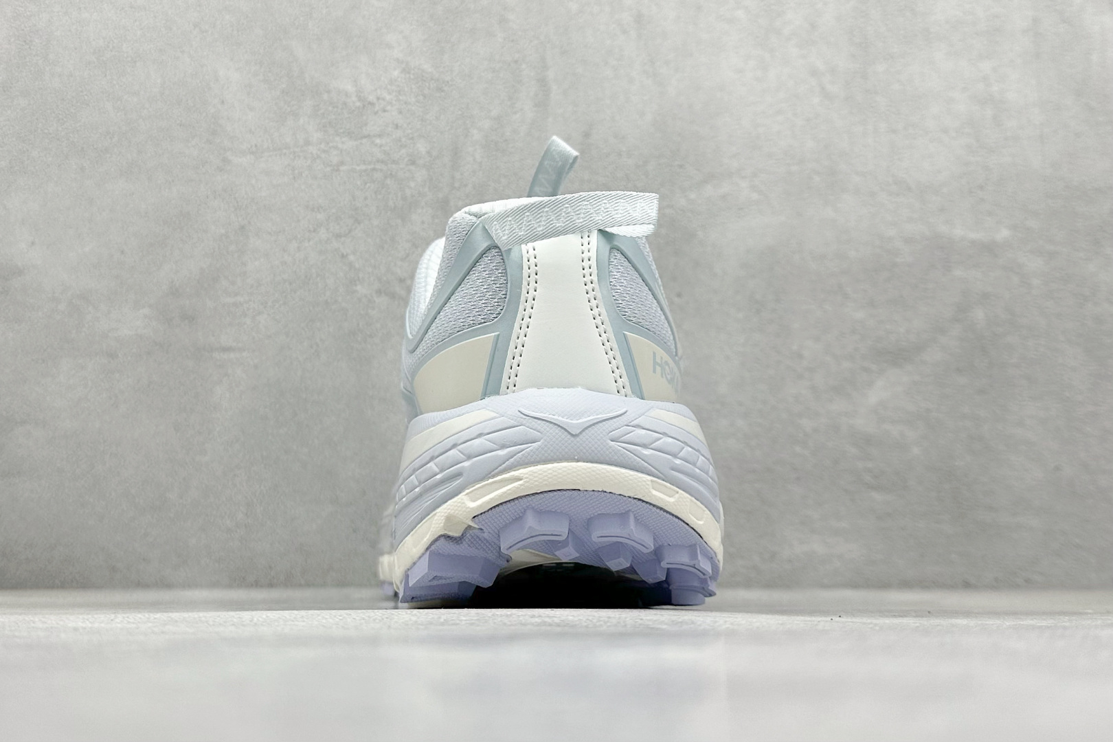 💰200
Hoka Mafate Speed 2 马法特二代超轻厚底轻量山地跑步鞋
#轻量化材料Fresh Foam。超轻量中底全部用料过3C认证! 滚动平衡科技减少33%能量消耗 !第二代Mafate更是延续精髓设计,并调整了整体的鞋型,修身的鞋型,更加灵巧的感觉一下子来了。外底韧弹感十足的EVA泡绵,结合Vibram橡胶大底,性能稳定输出,无论是平时穿着还是在潮湿的梅雨季节跑步,都是非常优秀的搭配。
货号:1141572
尺码:36 36.5 37 38 38.5 39 40 40.5 41 42 42.5 43 44 45
编码:29