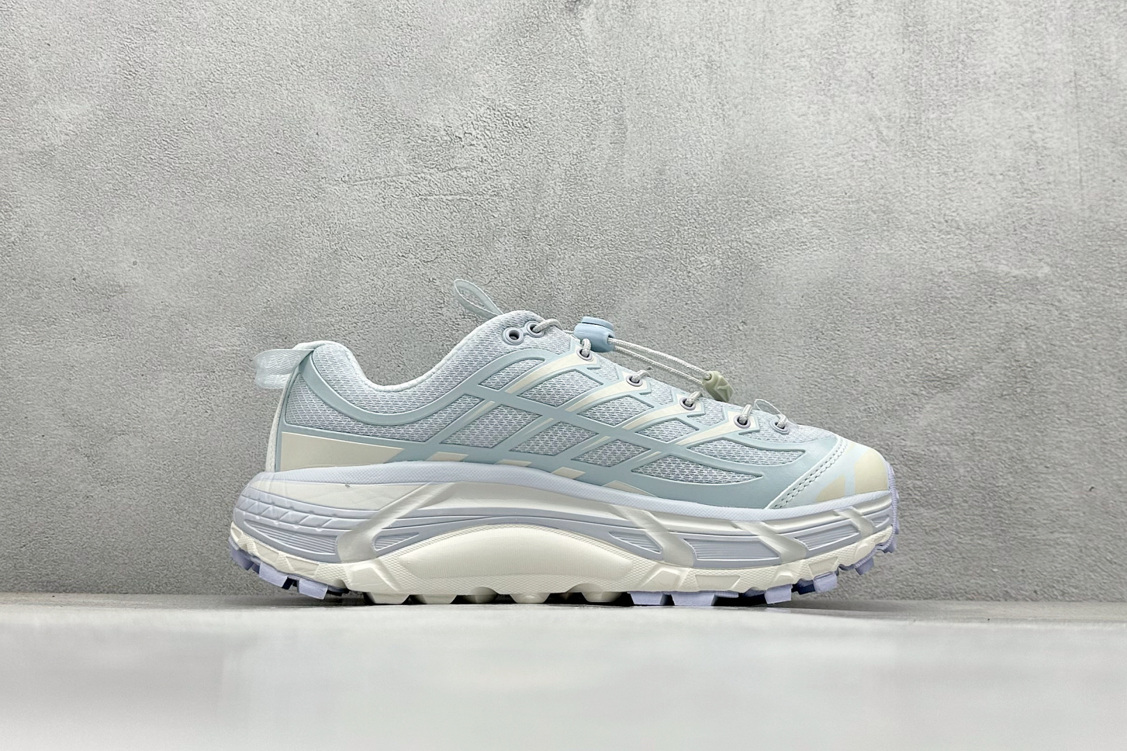 💰200
Hoka Mafate Speed 2 马法特二代超轻厚底轻量山地跑步鞋
#轻量化材料Fresh Foam。超轻量中底全部用料过3C认证! 滚动平衡科技减少33%能量消耗 !第二代Mafate更是延续精髓设计,并调整了整体的鞋型,修身的鞋型,更加灵巧的感觉一下子来了。外底韧弹感十足的EVA泡绵,结合Vibram橡胶大底,性能稳定输出,无论是平时穿着还是在潮湿的梅雨季节跑步,都是非常优秀的搭配。
货号:1141572
尺码:36 36.5 37 38 38.5 39 40 40.5 41 42 42.5 43 44 45
编码:29