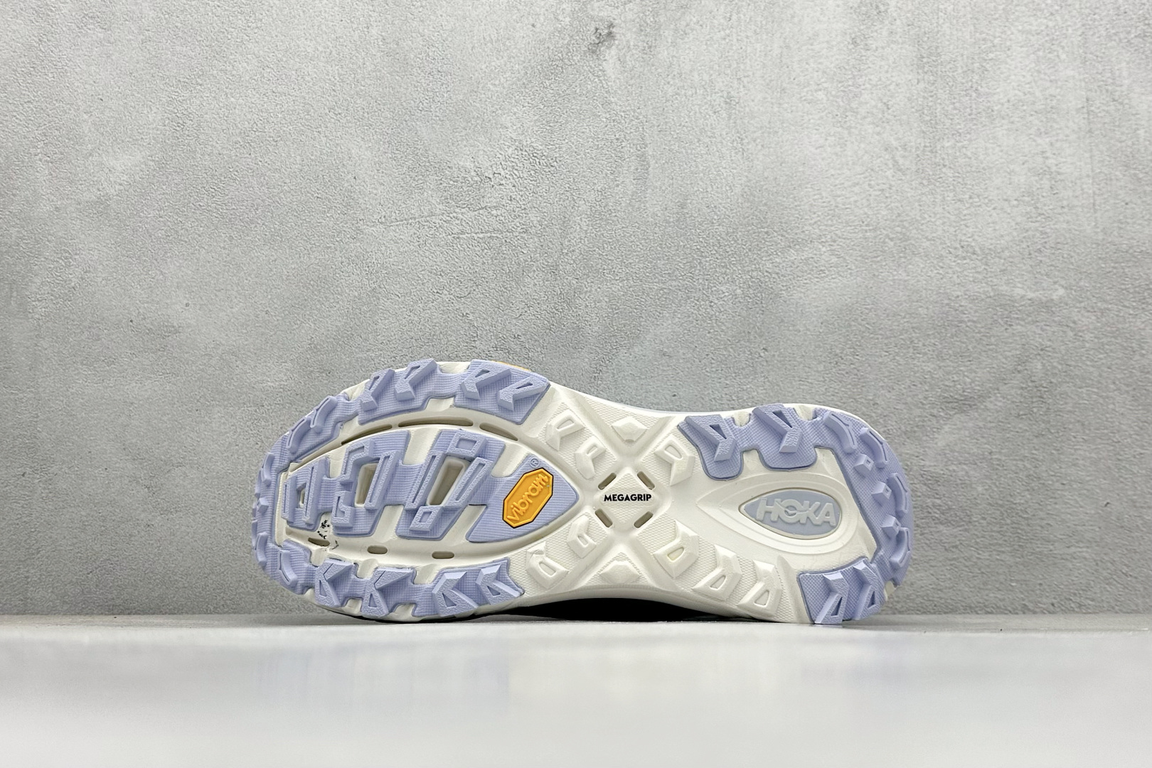 💰200
Hoka Mafate Speed 2 马法特二代超轻厚底轻量山地跑步鞋
#轻量化材料Fresh Foam。超轻量中底全部用料过3C认证! 滚动平衡科技减少33%能量消耗 !第二代Mafate更是延续精髓设计,并调整了整体的鞋型,修身的鞋型,更加灵巧的感觉一下子来了。外底韧弹感十足的EVA泡绵,结合Vibram橡胶大底,性能稳定输出,无论是平时穿着还是在潮湿的梅雨季节跑步,都是非常优秀的搭配。
货号:1141572
尺码:36 36.5 37 38 38.5 39 40 40.5 41 42 42.5 43 44 45
编码:29