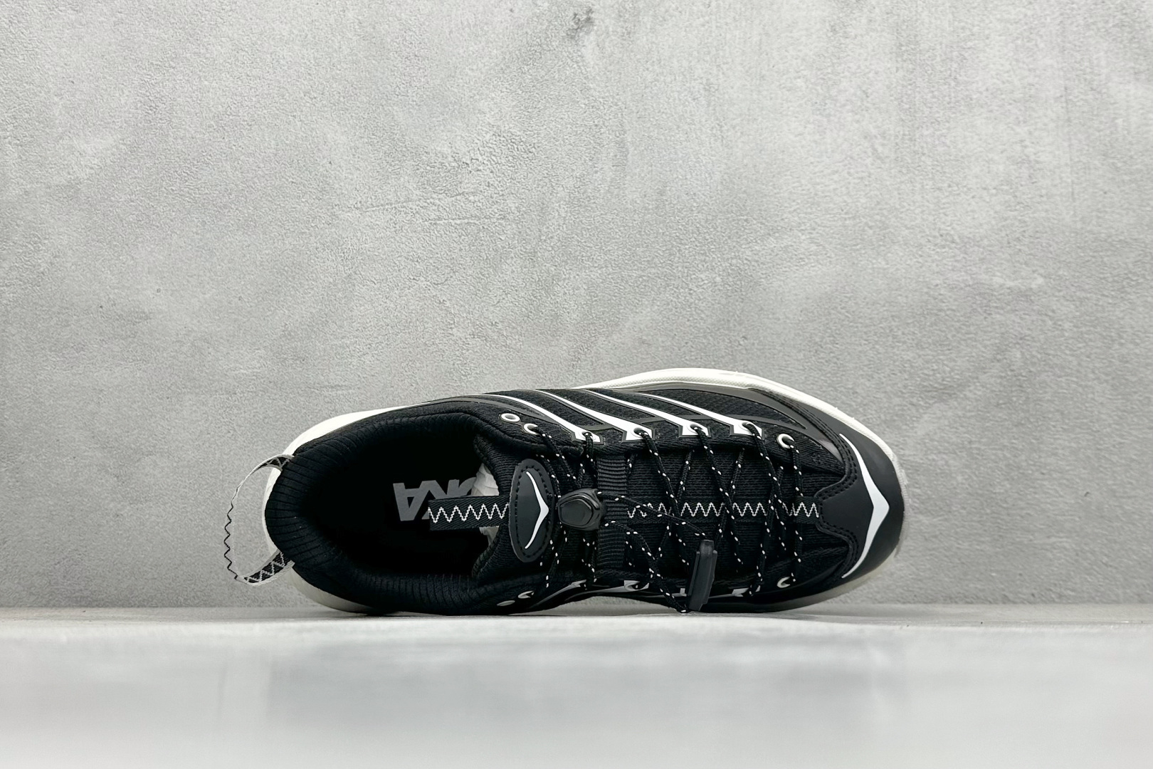💰200
Hoka Mafate Speed 2 马法特二代超轻厚底轻量山地跑步鞋
#轻量化材料Fresh Foam。超轻量中底全部用料过3C认证! 滚动平衡科技减少33%能量消耗 !第二代Mafate更是延续精髓设计,并调整了整体的鞋型,修身的鞋型,更加灵巧的感觉一下子来了。外底韧弹感十足的EVA泡绵,结合Vibram橡胶大底,性能稳定输出,无论是平时穿着还是在潮湿的梅雨季节跑步,都是非常优秀的搭配。
货号:1141572
尺码:36 36.5 37 38 38.5 39 40 40.5 41 42 42.5 43 44 45
编码:29