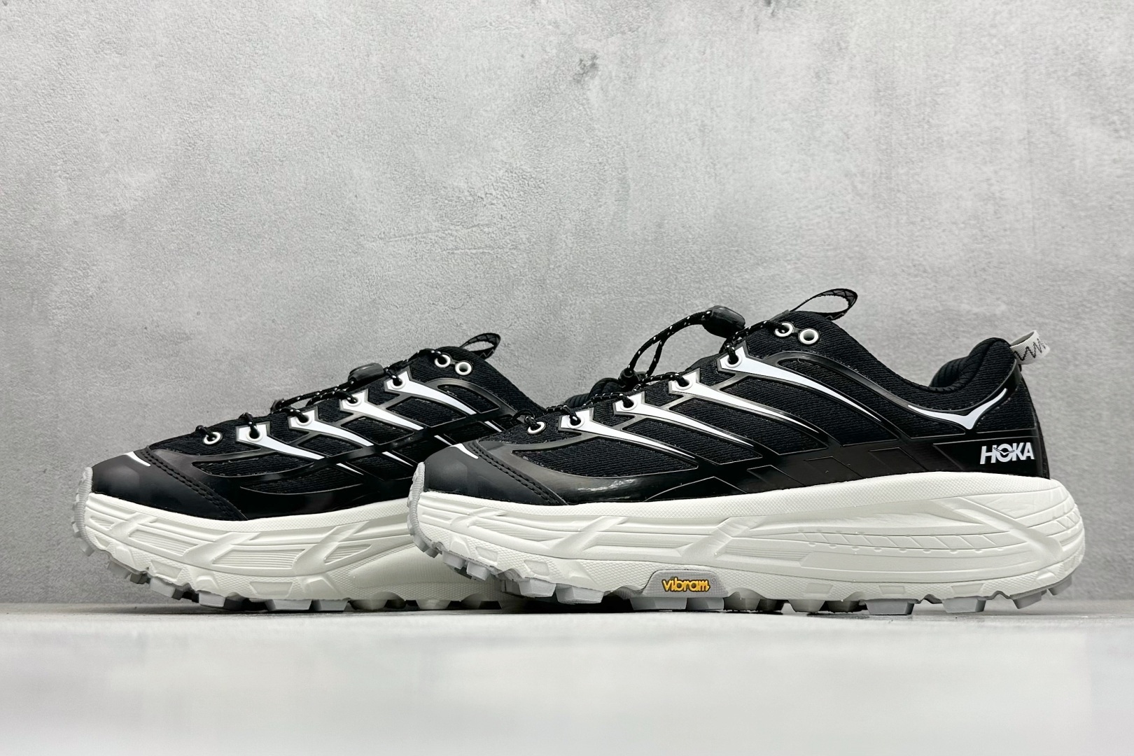 💰200
Hoka Mafate Speed 2 马法特二代超轻厚底轻量山地跑步鞋
#轻量化材料Fresh Foam。超轻量中底全部用料过3C认证! 滚动平衡科技减少33%能量消耗 !第二代Mafate更是延续精髓设计,并调整了整体的鞋型,修身的鞋型,更加灵巧的感觉一下子来了。外底韧弹感十足的EVA泡绵,结合Vibram橡胶大底,性能稳定输出,无论是平时穿着还是在潮湿的梅雨季节跑步,都是非常优秀的搭配。
货号:1141572
尺码:36 36.5 37 38 38.5 39 40 40.5 41 42 42.5 43 44 45
编码:29