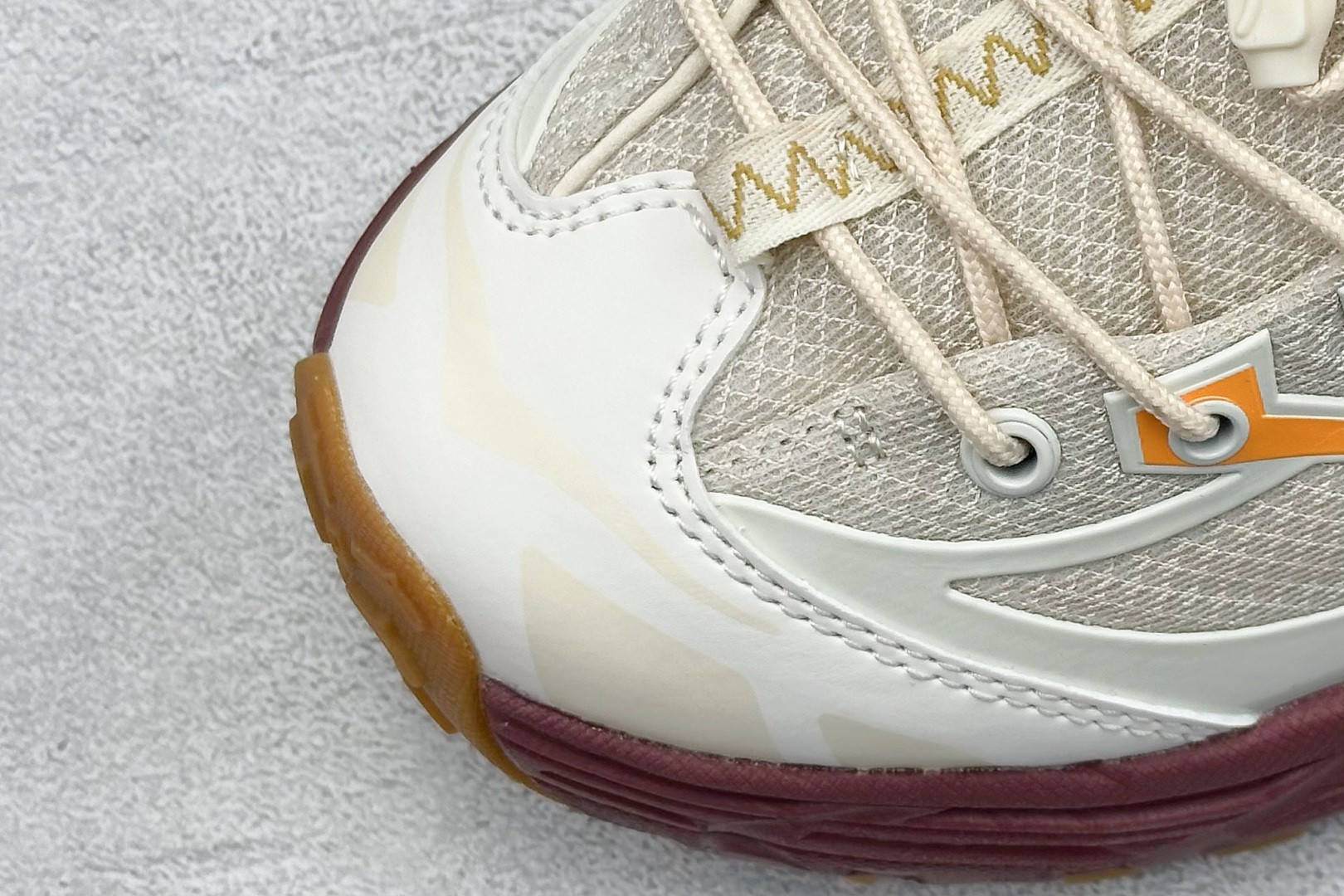 💰200
Hoka Mafate Speed 2 马法特二代超轻厚底轻量山地跑步鞋
#轻量化材料Fresh Foam。超轻量中底全部用料过3C认证! 滚动平衡科技减少33%能量消耗 !第二代Mafate更是延续精髓设计,并调整了整体的鞋型,修身的鞋型,更加灵巧的感觉一下子来了。外底韧弹感十足的EVA泡绵,结合Vibram橡胶大底,性能稳定输出,无论是平时穿着还是在潮湿的梅雨季节跑步,都是非常优秀的搭配。
货号:1141572
尺码:36 36.5 37 38 38.5 39 40 40.5 41 42 42.5 43 44 45
编码:29