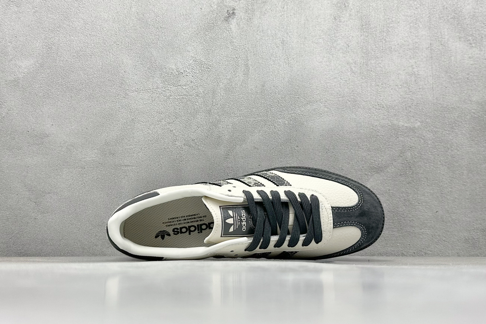 adidas originals Samba x Louis Vuitton 灰白 桑巴舞系列复古经典轻便板鞋 XR0001 adidas originals Samba x Louis Vuitton 灰白 桑巴舞系列复古经典轻便板鞋 XR0001