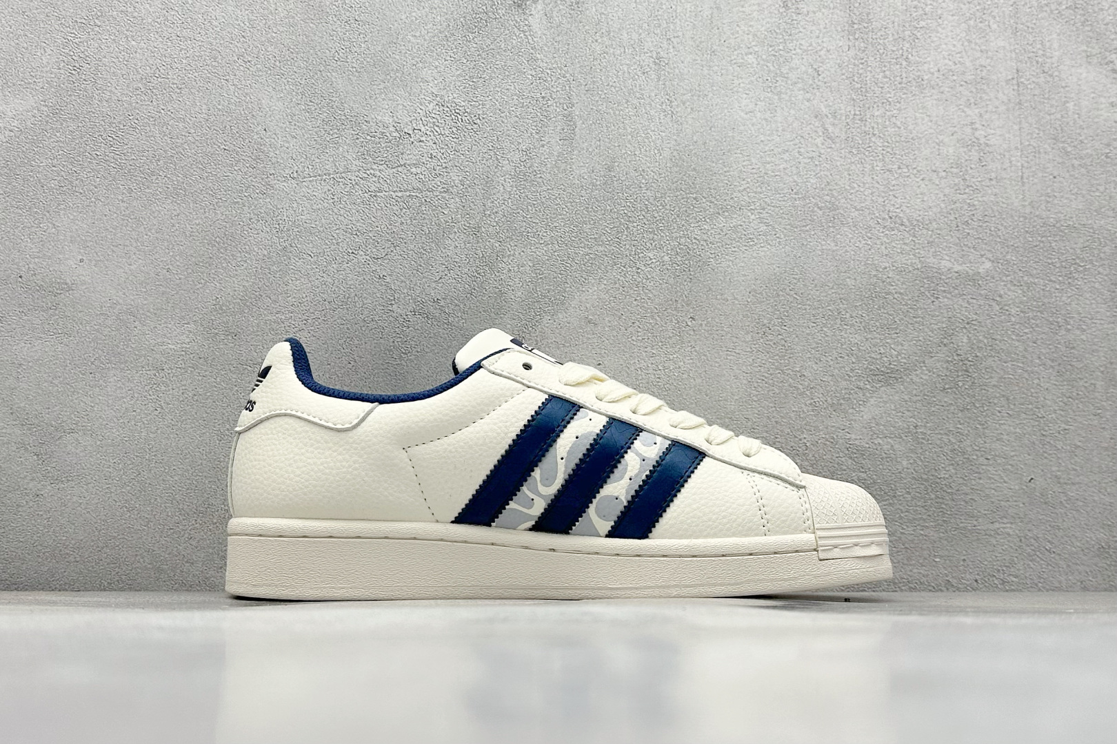 💰240
AD Originals Superstar x Stussy 白蓝
采用全新头层拼接皮革材质
后跟采用特色3D立体印字
渠道正品订单 诠释市场最高工艺水平
全鞋进口头层皮料打造
区别市面普通真标版本,进出专柜无压力
货号:HS3076
Size:36-45
编码:35
