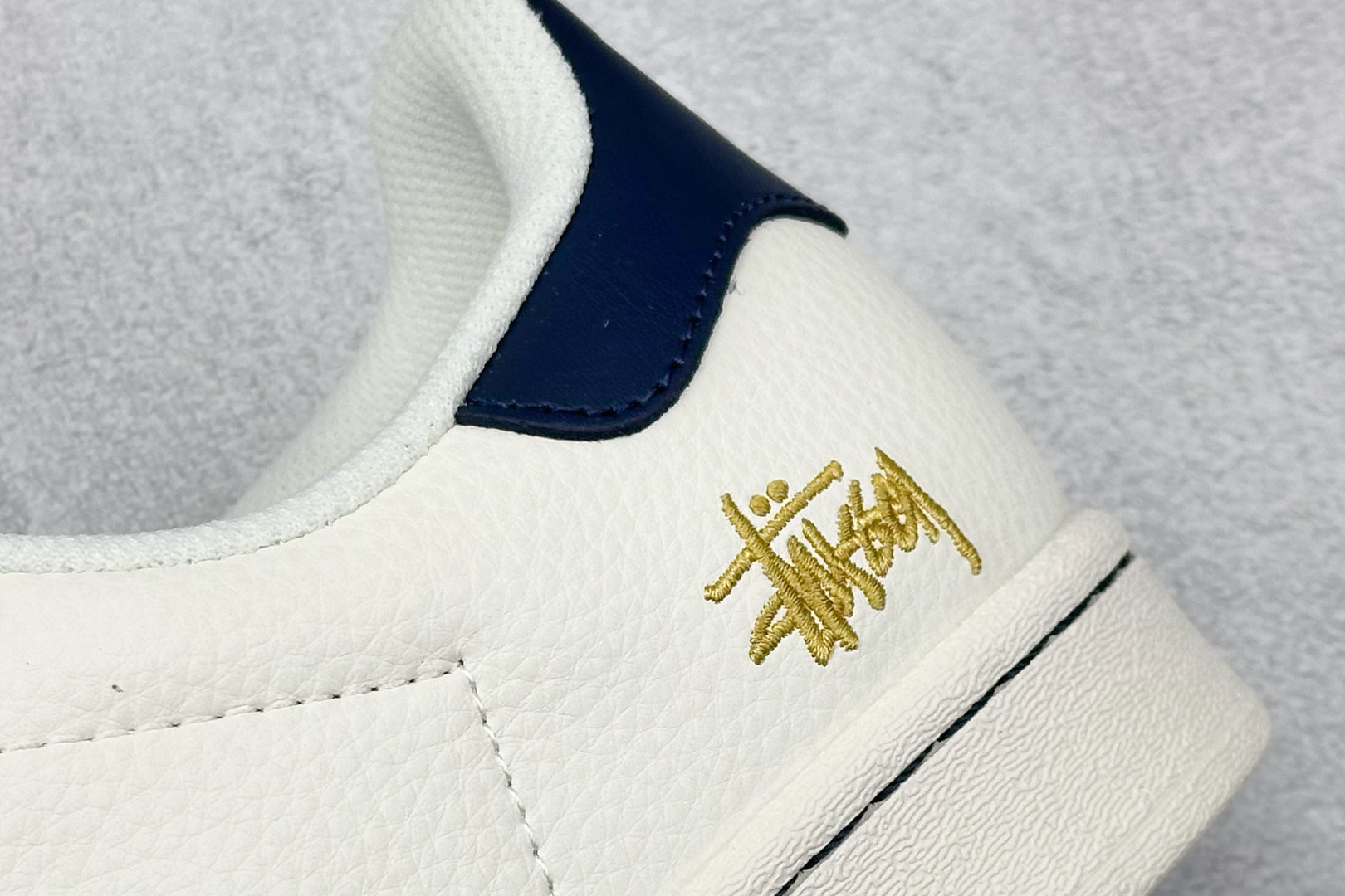 💰240
AD Originals Superstar x Stussy 白灰
采用全新头层拼接皮革材质
后跟采用特色3D立体印字
渠道正品订单 诠释市场最高工艺水平
全鞋进口头层皮料打造
区别市面普通真标版本,进出专柜无压力
货号:HS3082
Size:36-45
编码:35