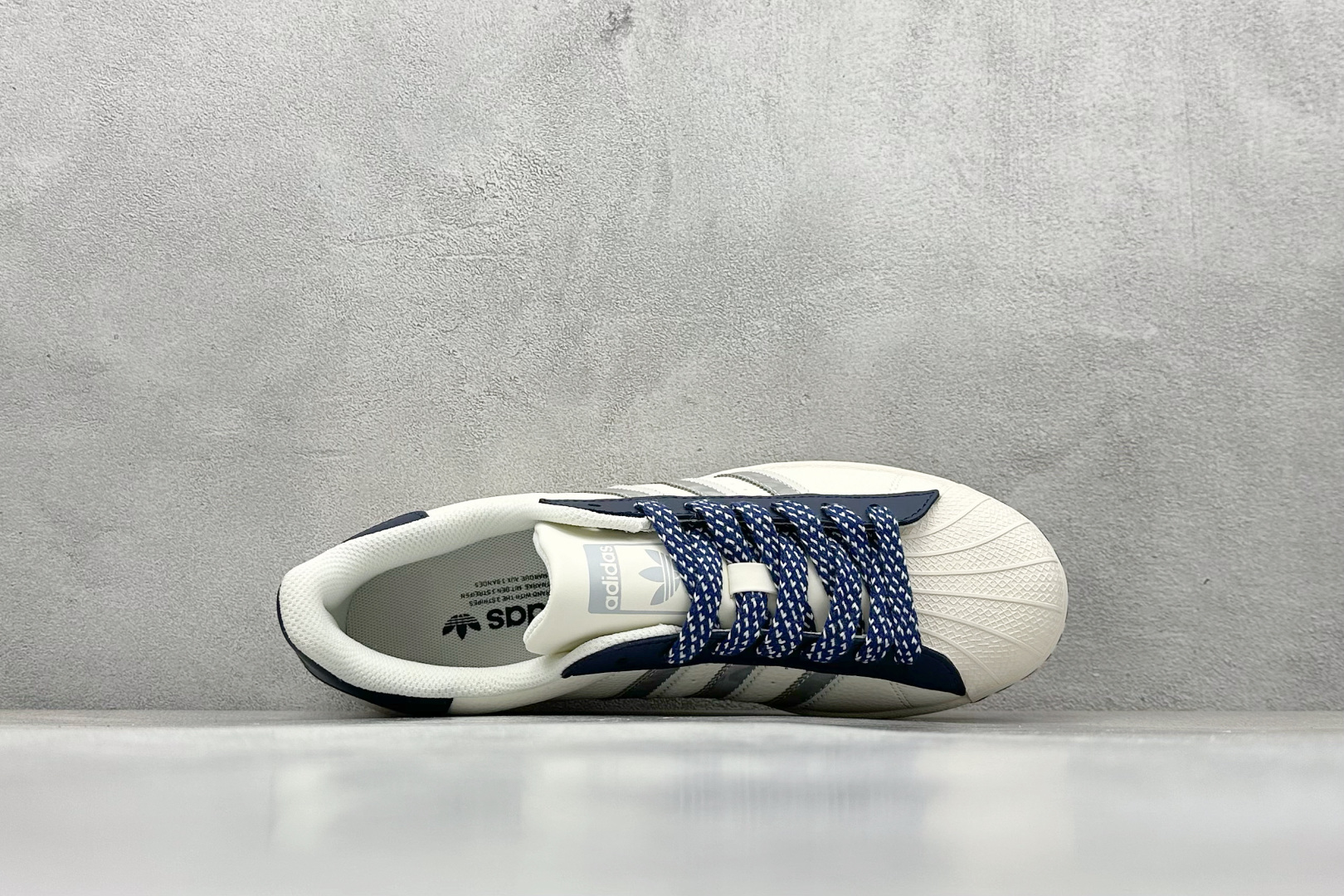 💰240
AD Originals Superstar x Stussy 白灰
采用全新头层拼接皮革材质
后跟采用特色3D立体印字
渠道正品订单 诠释市场最高工艺水平
全鞋进口头层皮料打造
区别市面普通真标版本,进出专柜无压力
货号:HS3082
Size:36-45
编码:35