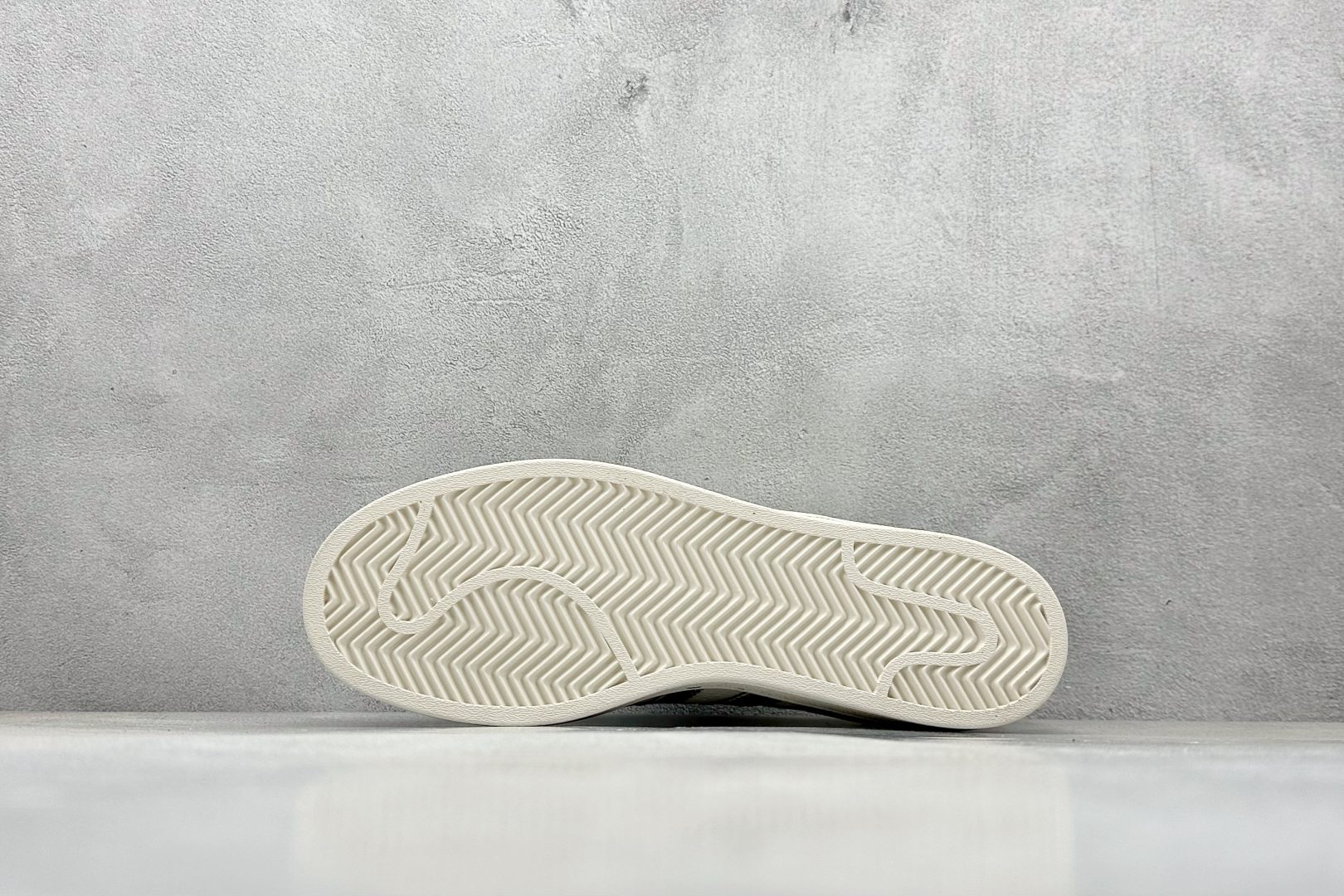 💰240
AD Originals Superstar x Stussy 白灰
采用全新头层拼接皮革材质
后跟采用特色3D立体印字
渠道正品订单 诠释市场最高工艺水平
全鞋进口头层皮料打造
区别市面普通真标版本,进出专柜无压力
货号:HS3082
Size:36-45
编码:35