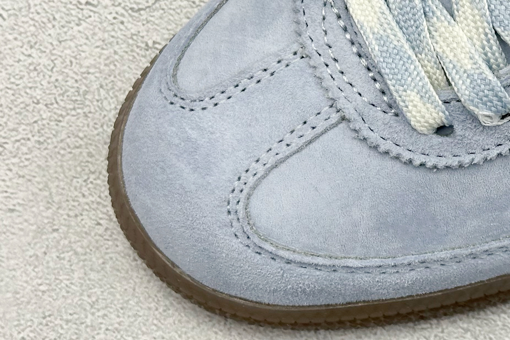💰160
AD Handball Spezial 阿迪达斯经典款复古休闲板鞋
#原厂原档案开发出品 皮料切割干净无任何毛边 鞋型细节完美 超高清洁度
货号:KI5933
尺码:36 36.5 37 38 38.5 39 40 40.5 41 42 42.5 43 44 44.5 45
编码:28