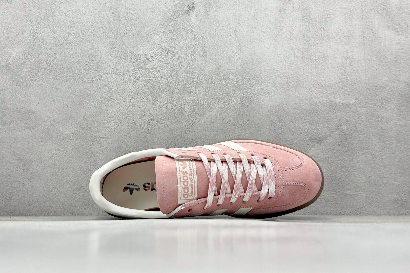 💰160
AD Handball Spezial 阿迪达斯经典款复古休闲板鞋
#原厂原档案开发出品 皮料切割干净无任何毛边 鞋型细节完美 超高清洁度
货号:KJ6305
尺码:36 36.5 37 38 38.5 39 40 40.5 41 42 42.5 43 44 44.5 45
编码:28