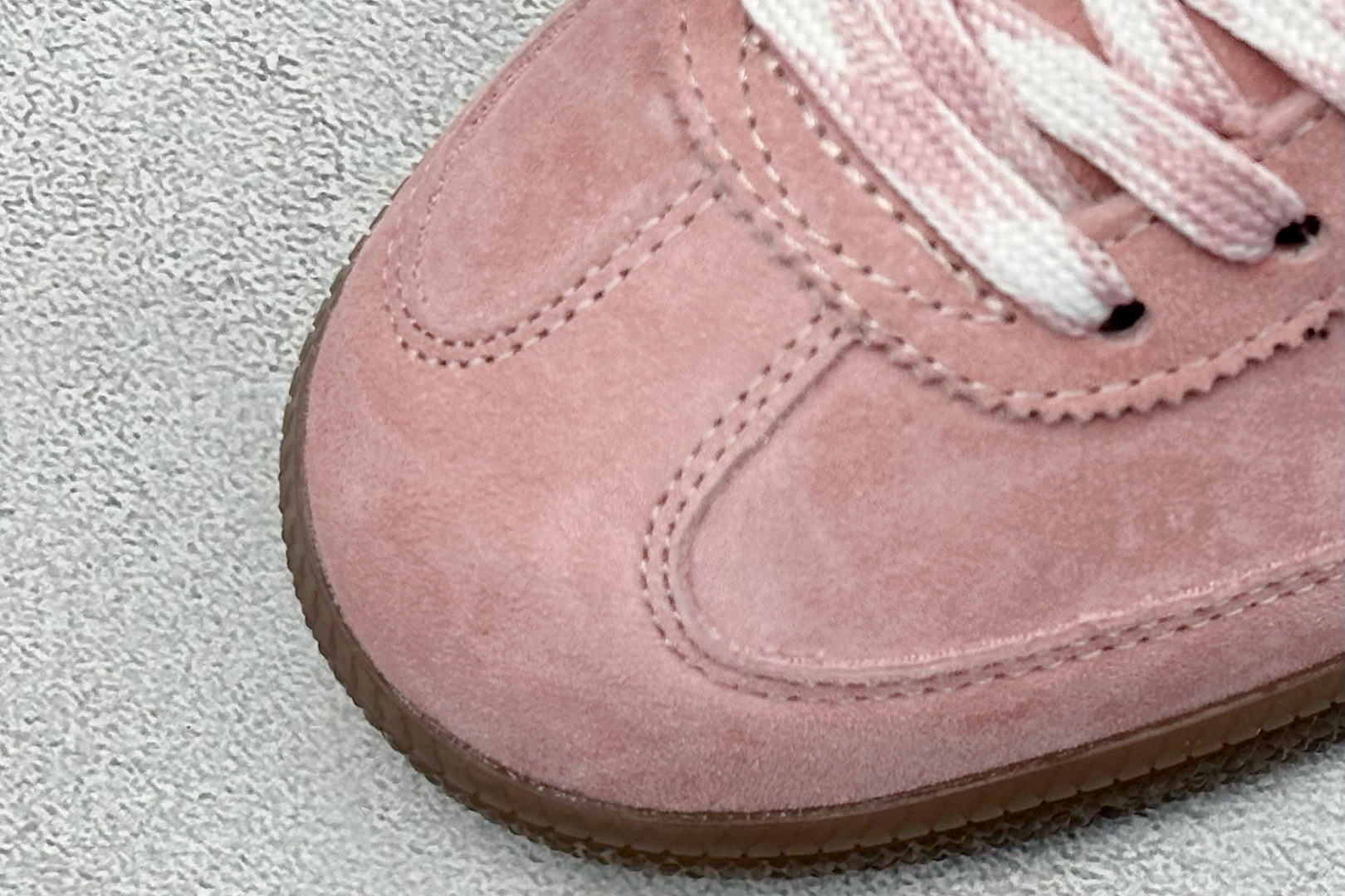 💰160
AD Handball Spezial 阿迪达斯经典款复古休闲板鞋
#原厂原档案开发出品 皮料切割干净无任何毛边 鞋型细节完美 超高清洁度
货号:KJ6305
尺码:36 36.5 37 38 38.5 39 40 40.5 41 42 42.5 43 44 44.5 45
编码:28