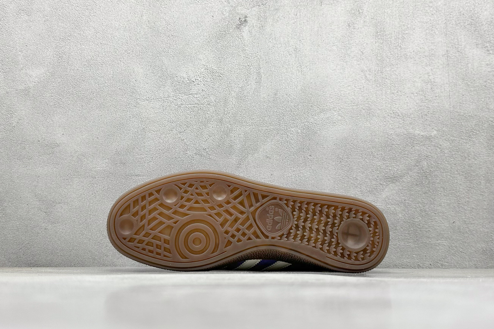 💰160
AD Handball Spezial 阿迪达斯经典款复古休闲板鞋
#原厂原档案开发出品 皮料切割干净无任何毛边 鞋型细节完美 超高清洁度
货号:KI5935
尺码:36 36.5 37 38 38.5 39 40 40.5 41 42 42.5 43 44 44.5 45
编码:28