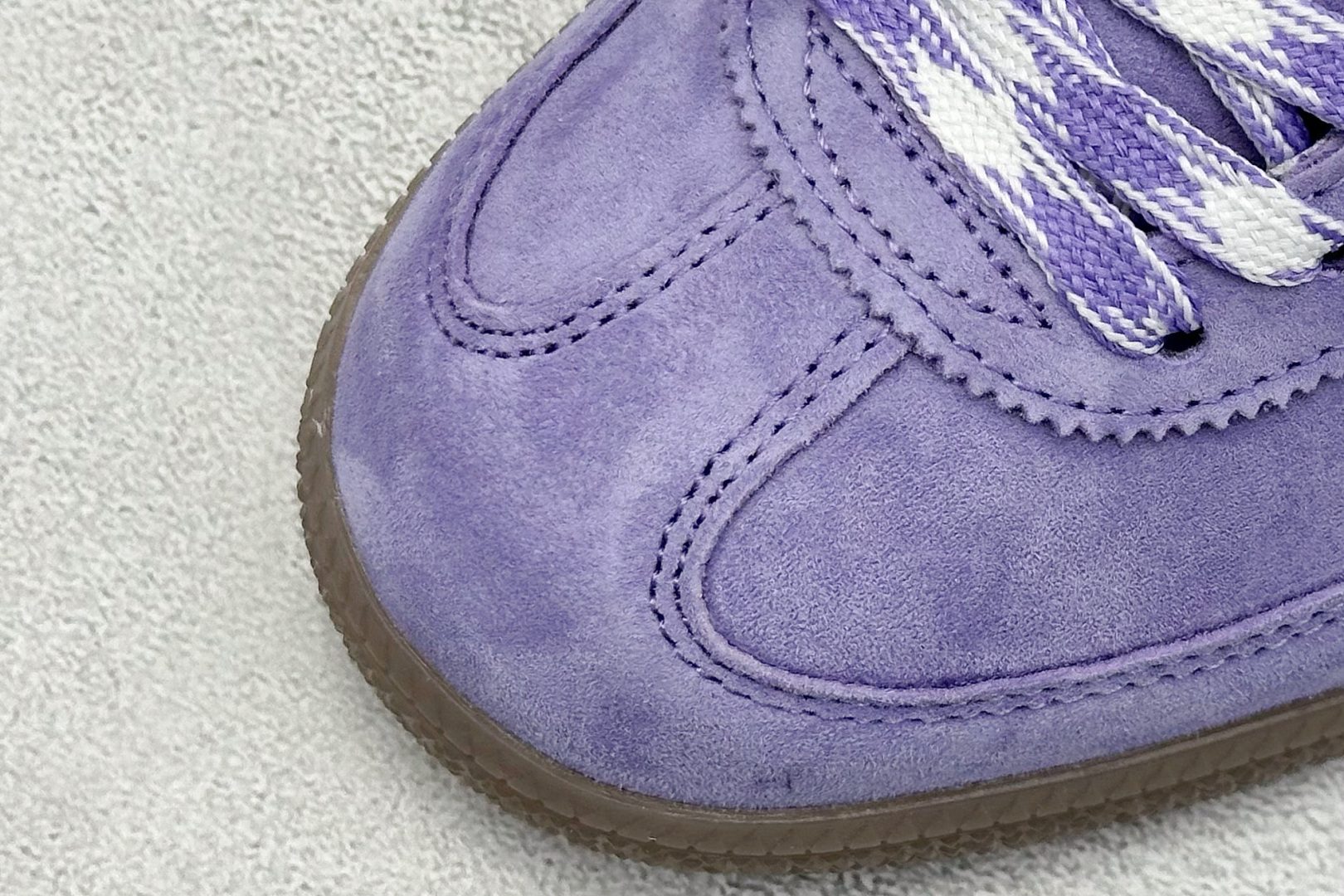 💰160
AD Handball Spezial 阿迪达斯经典款复古休闲板鞋
#原厂原档案开发出品 皮料切割干净无任何毛边 鞋型细节完美 超高清洁度
货号:KI5935
尺码:36 36.5 37 38 38.5 39 40 40.5 41 42 42.5 43 44 44.5 45
编码:28